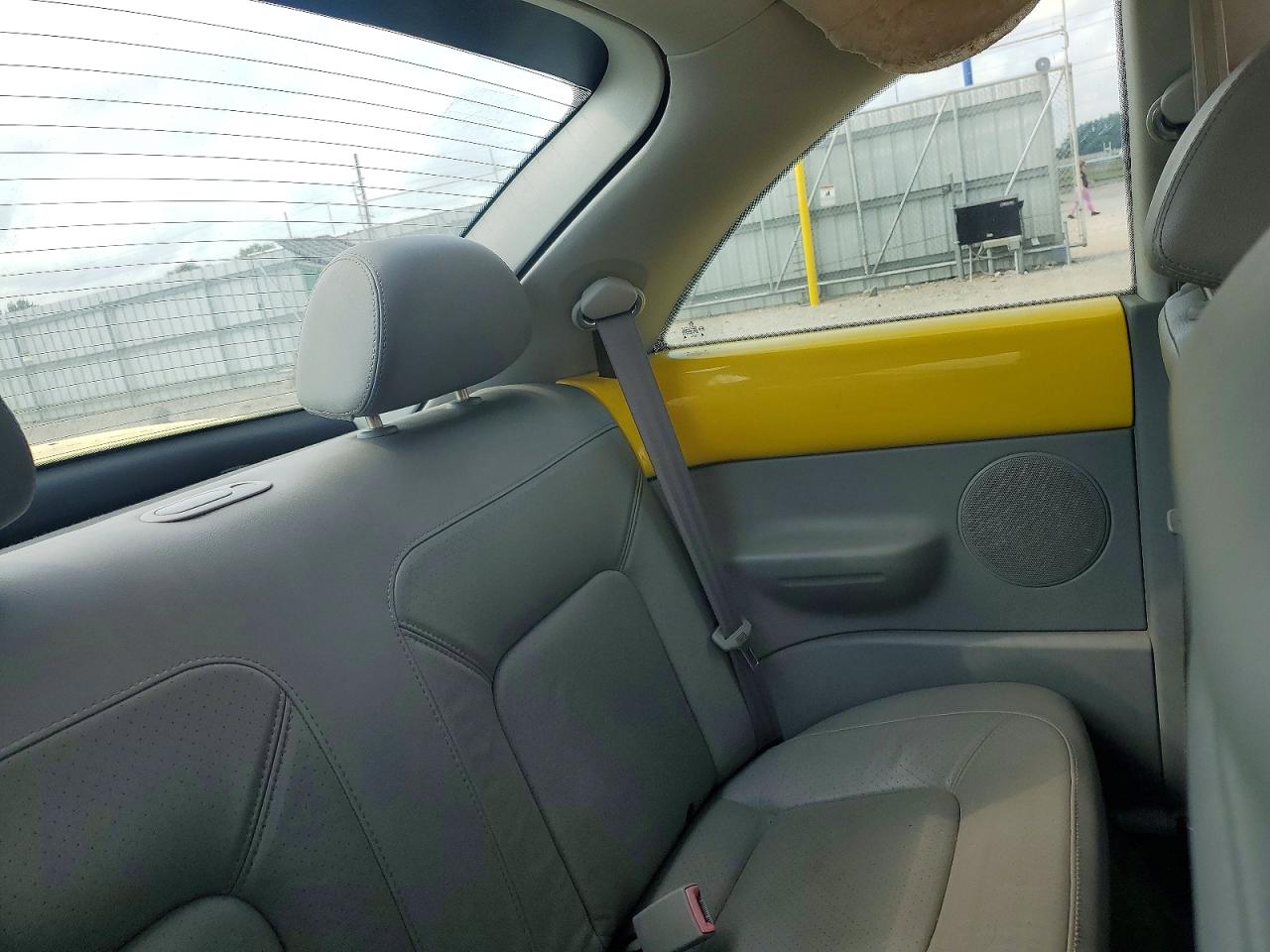 2002 Volkswagen New Beetle Gls Yellow vin: 3VWCB21CX2M450375