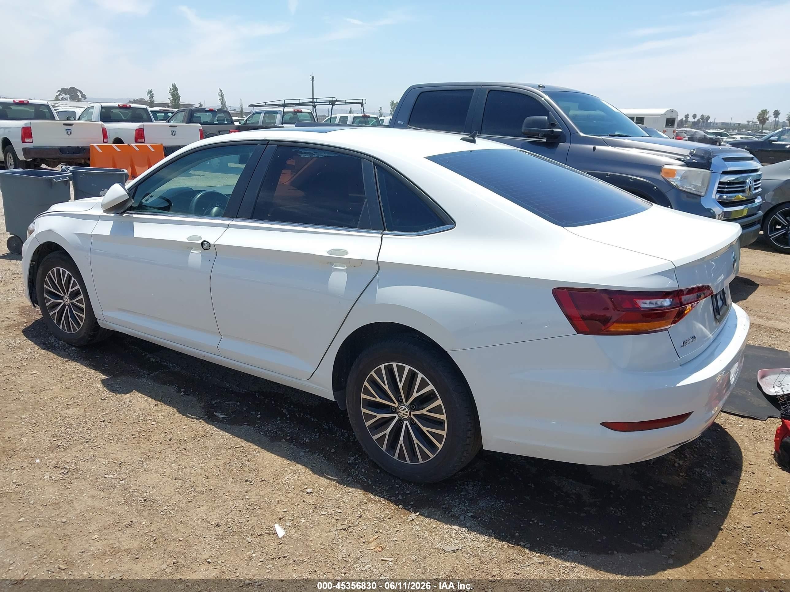 2019 Volkswagen Jetta 1.4t R-line/1.4t S/1.4t Se Белый vin: 3VWCB7BU8KM149804