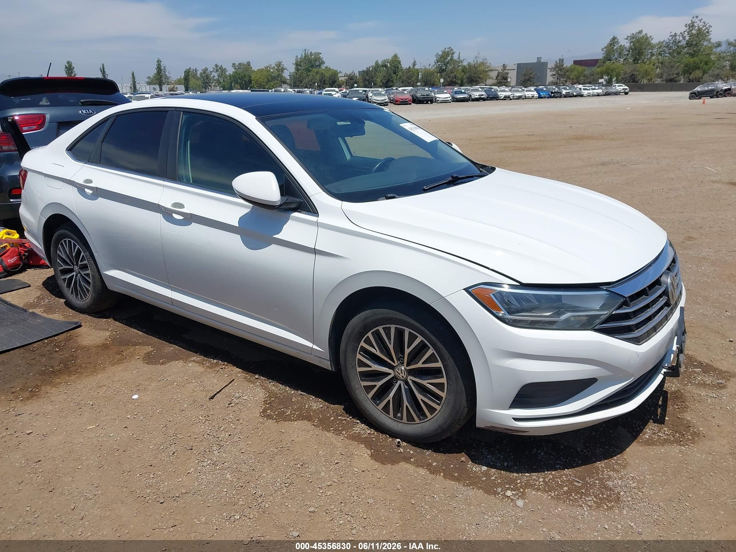 2019 Volkswagen Jetta 1.4t R-line/1.4t S/1.4t Se Белый vin: 3VWCB7BU8KM149804