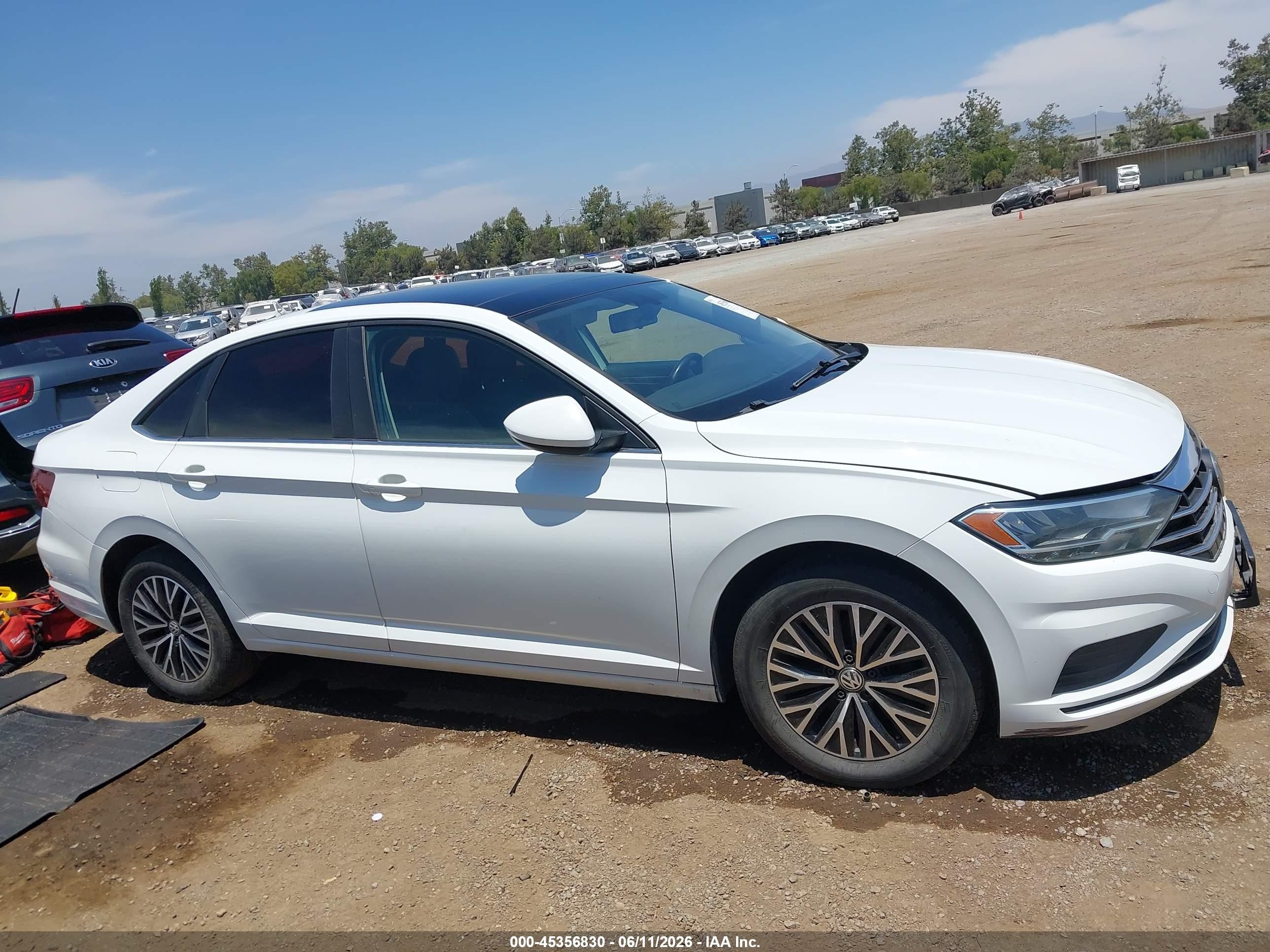 2019 Volkswagen Jetta 1.4t R-line/1.4t S/1.4t Se Белый vin: 3VWCB7BU8KM149804