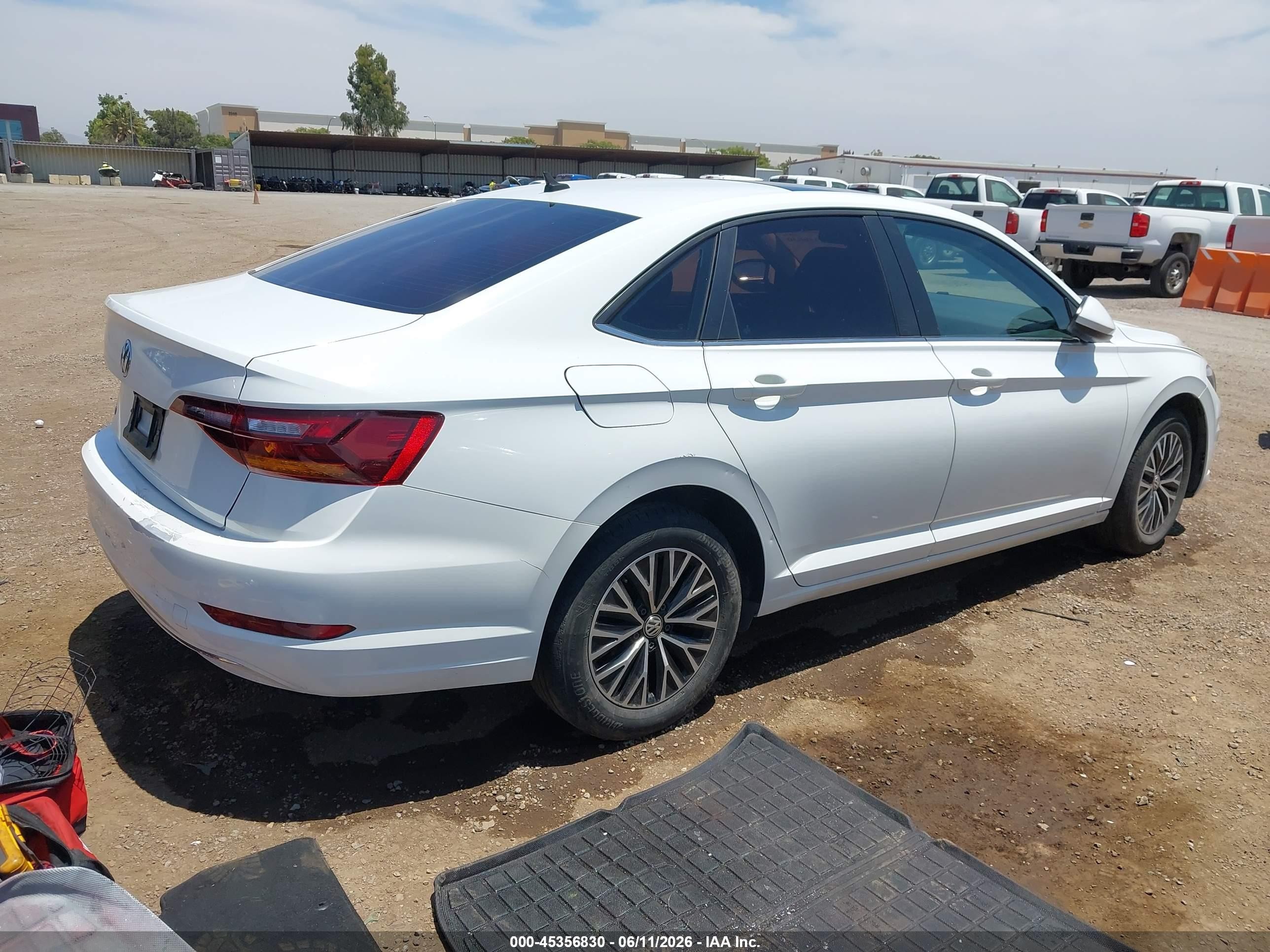 2019 Volkswagen Jetta 1.4t R-line/1.4t S/1.4t Se Белый vin: 3VWCB7BU8KM149804