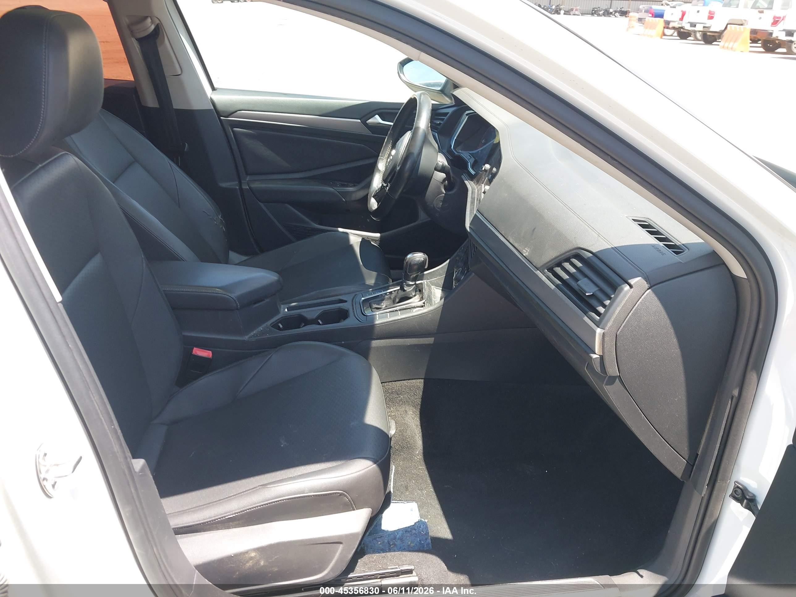 2019 Volkswagen Jetta 1.4t R-line/1.4t S/1.4t Se Белый vin: 3VWCB7BU8KM149804