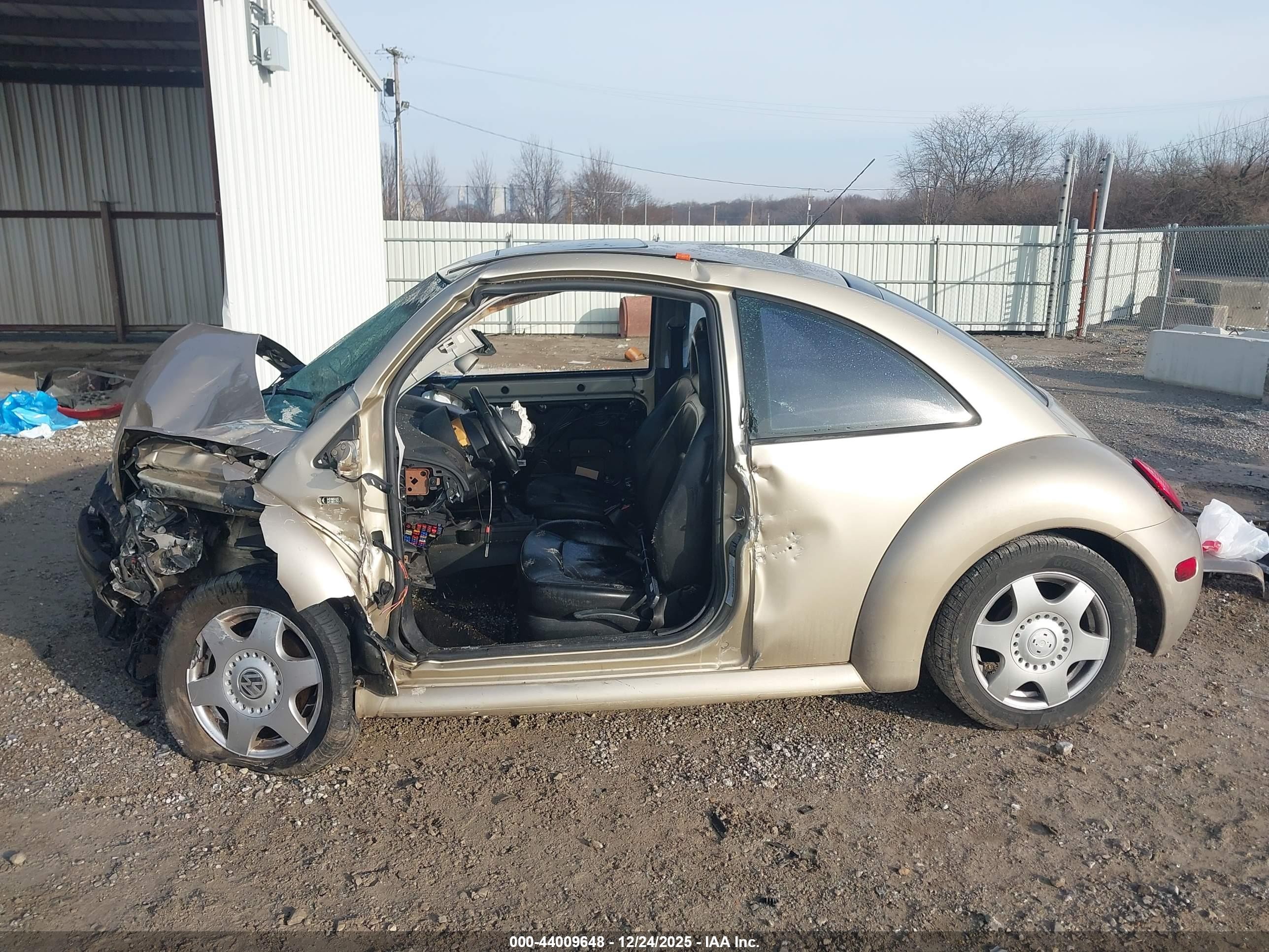 2001 Volkswagen New Beetle Gls 1.8l Turbo Gold vin: 3VWCC21C01M423276