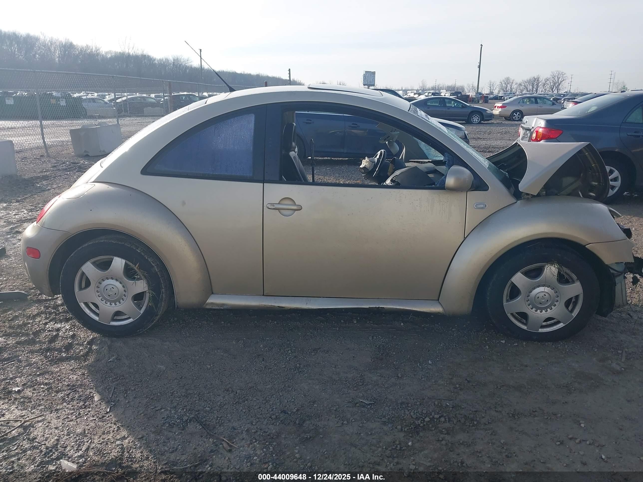 2001 Volkswagen New Beetle Gls 1.8l Turbo Gold vin: 3VWCC21C01M423276