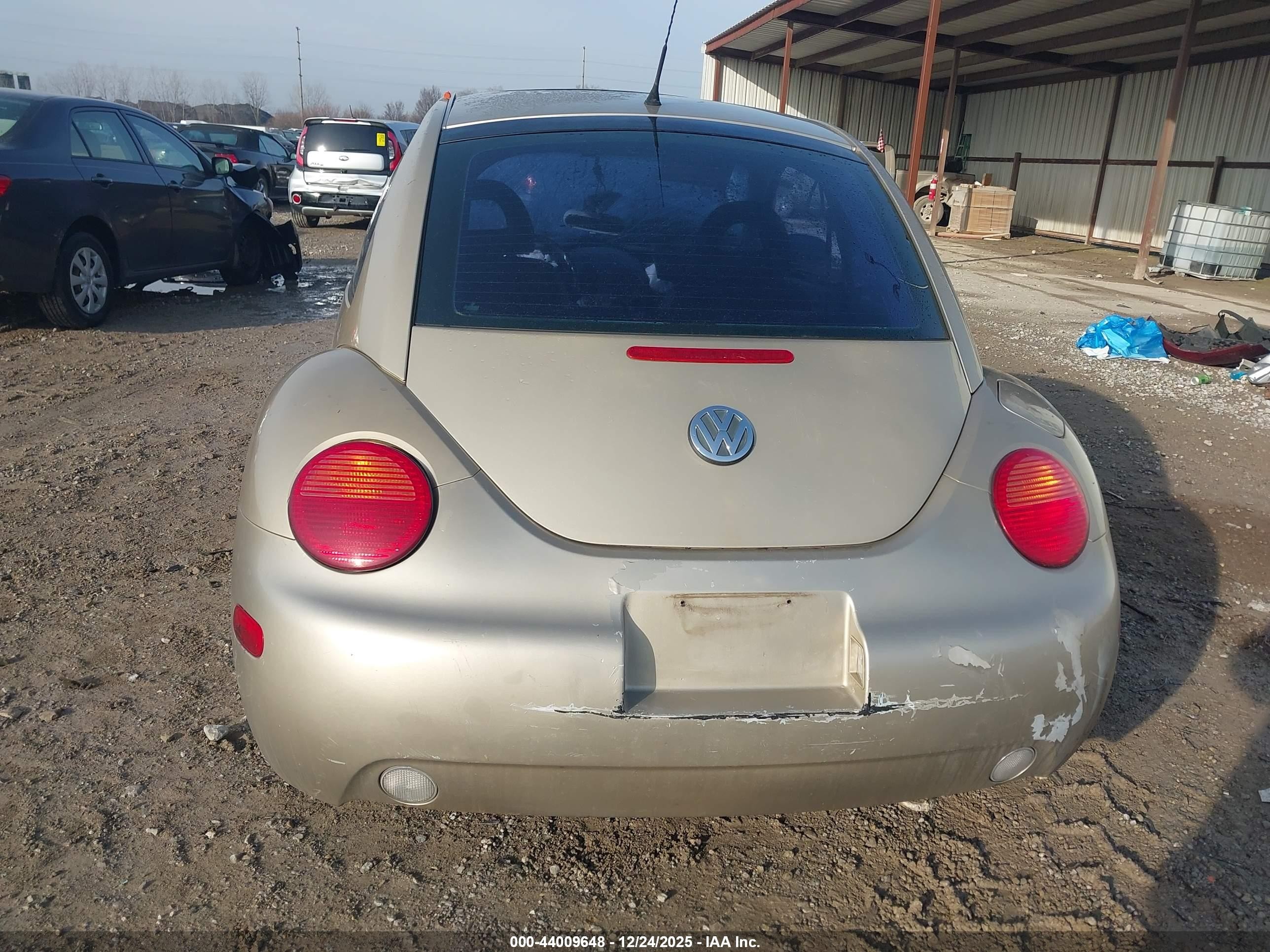 2001 Volkswagen New Beetle Gls 1.8l Turbo Gold vin: 3VWCC21C01M423276