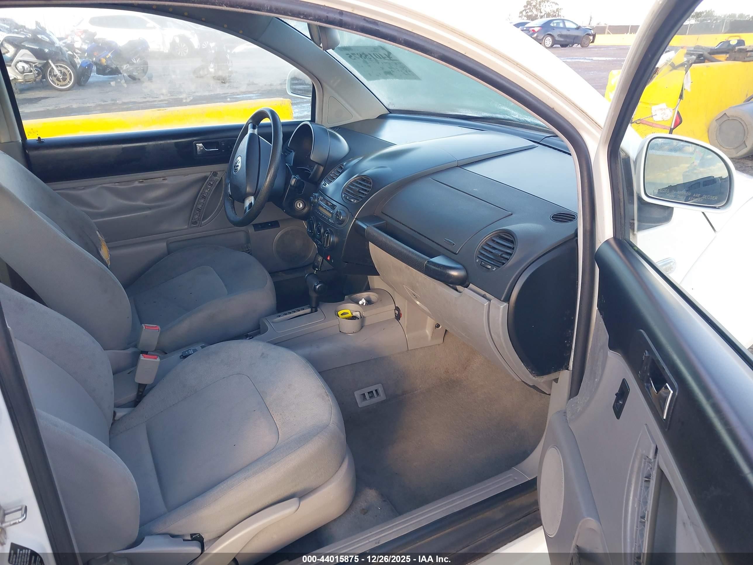 1999 Volkswagen New Beetle Gls White vin: 3VWCC21C1XM449586