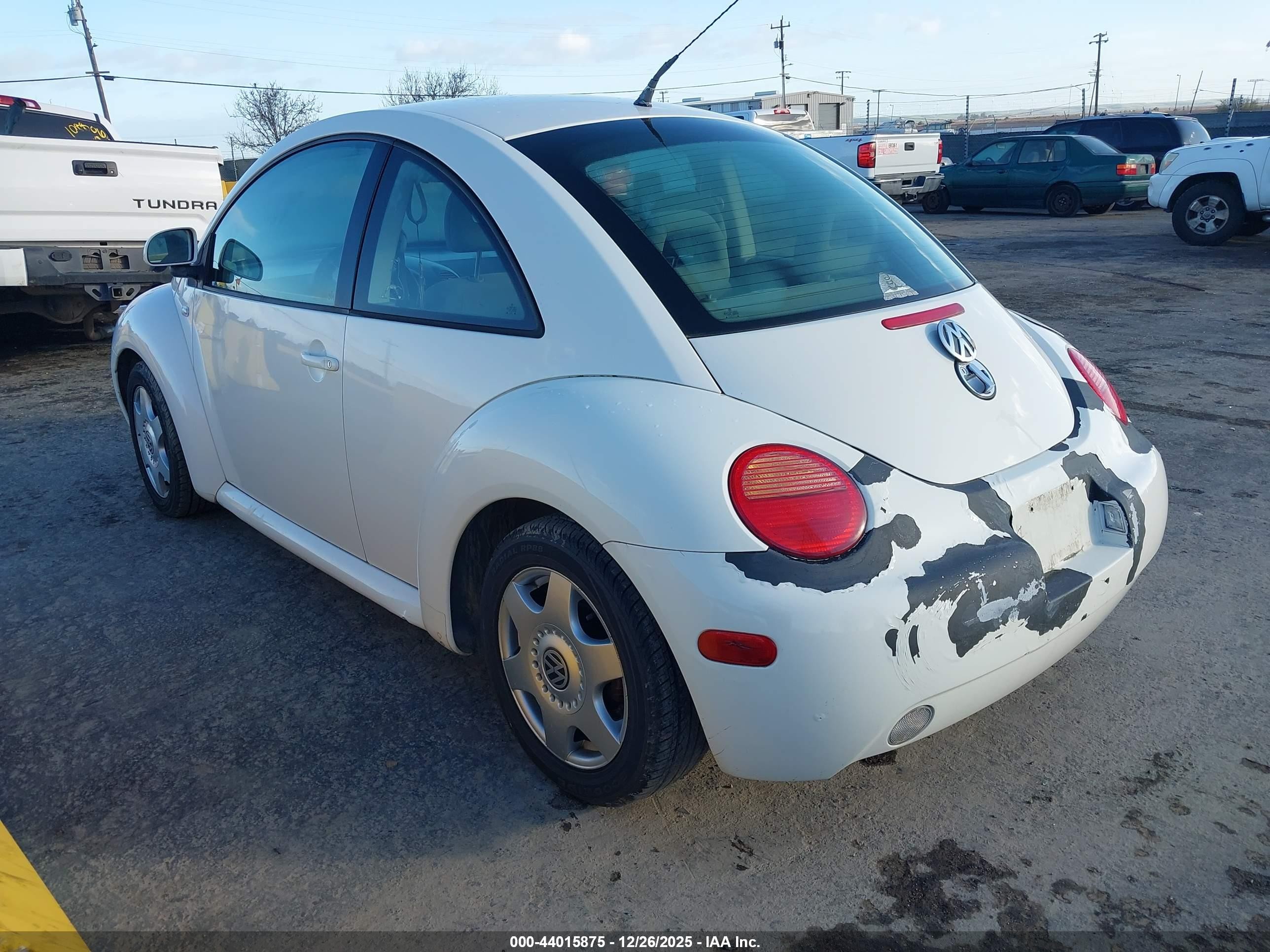 1999 Volkswagen New Beetle Gls White vin: 3VWCC21C1XM449586