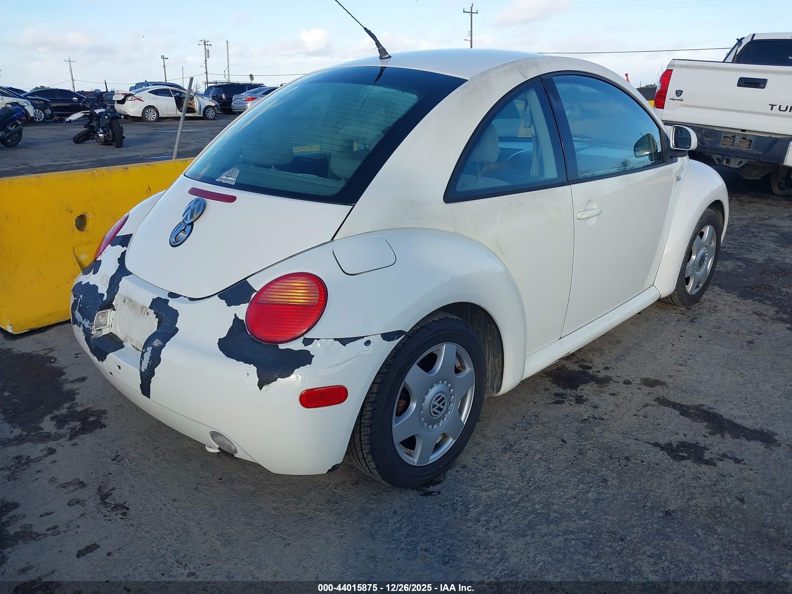 1999 Volkswagen New Beetle Gls White vin: 3VWCC21C1XM449586