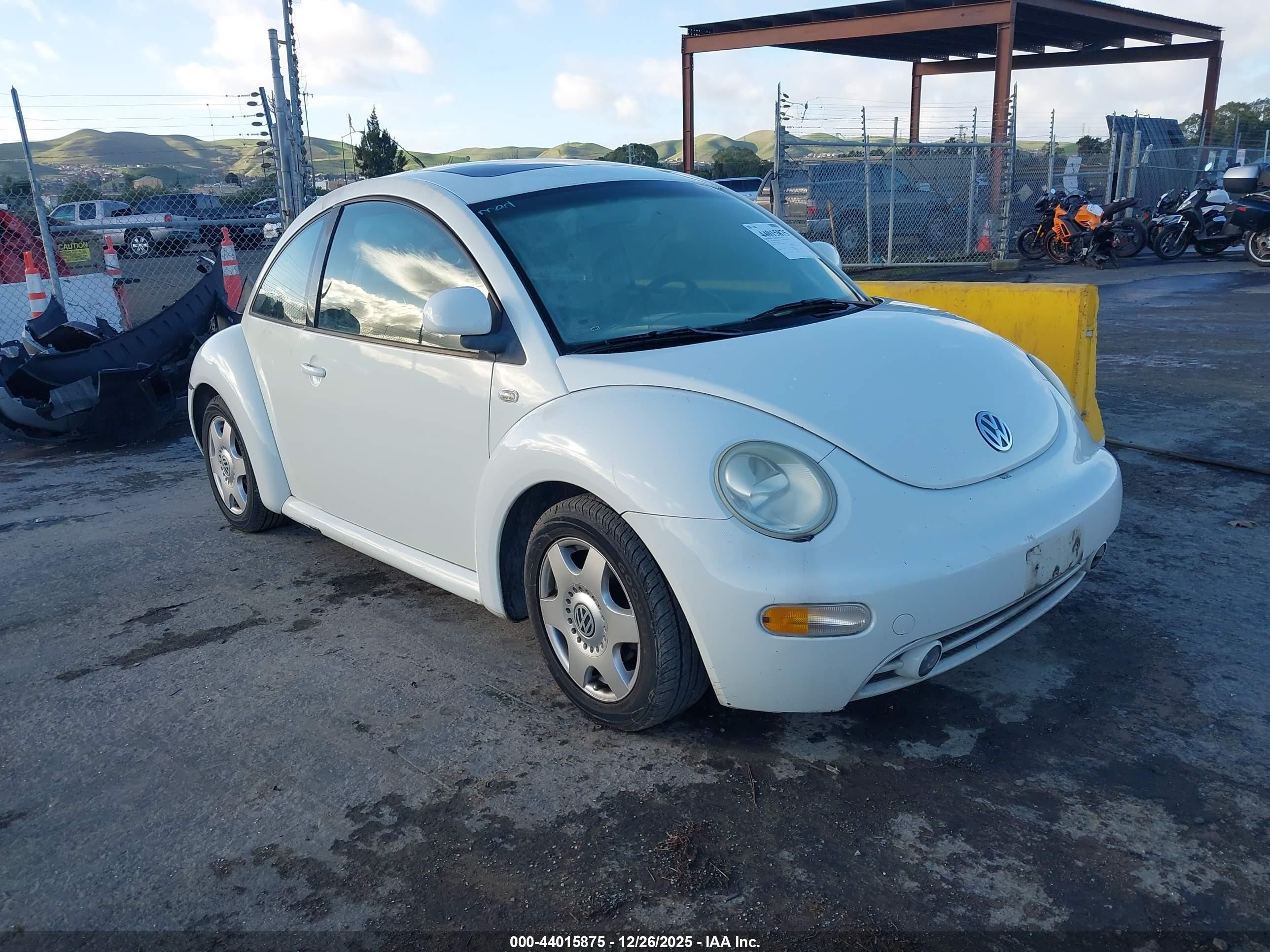 1999 Volkswagen New Beetle Gls White vin: 3VWCC21C1XM449586