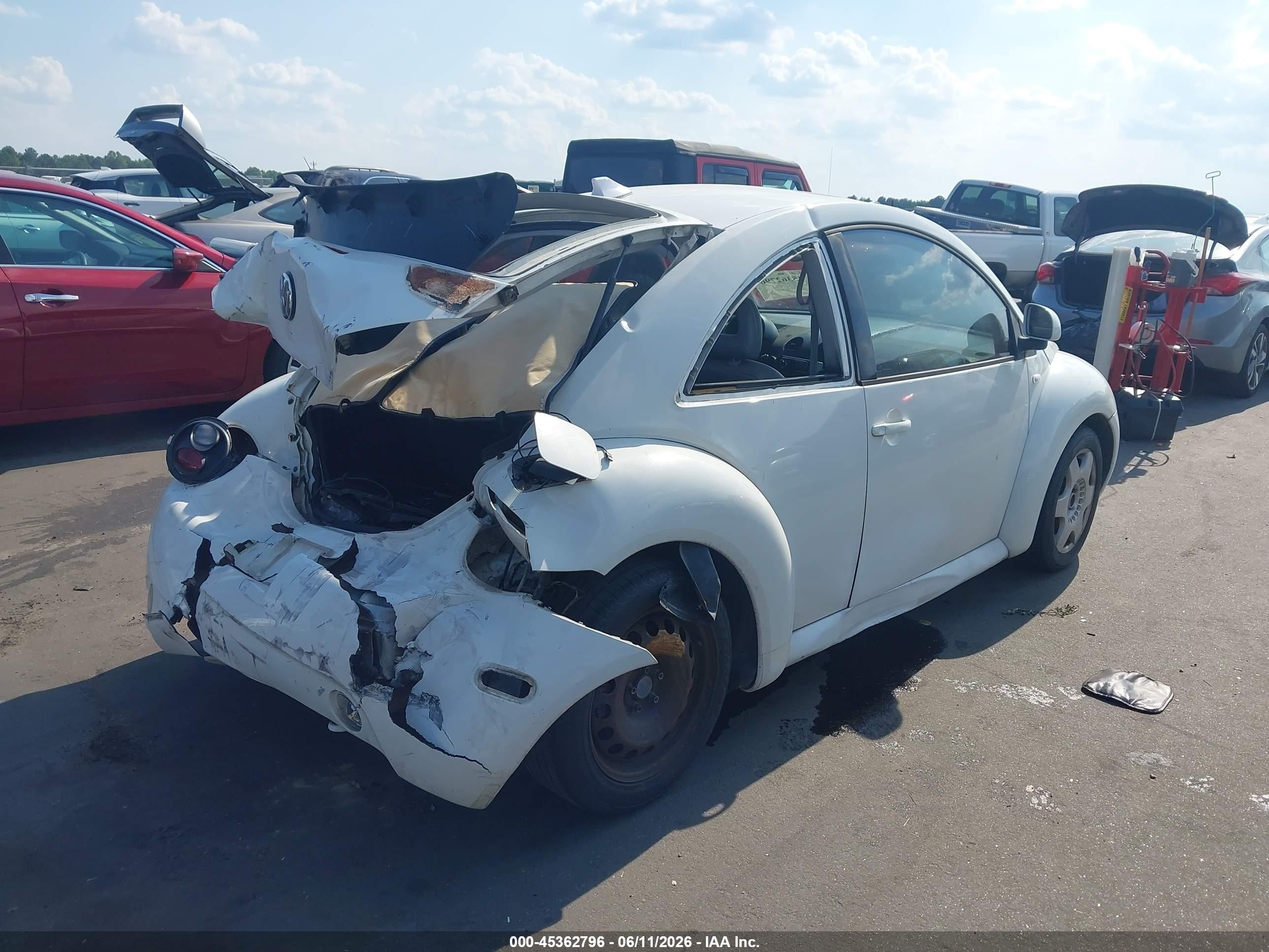 2000 Volkswagen New Beetle Gls White vin: 3VWCC21C1YM404410