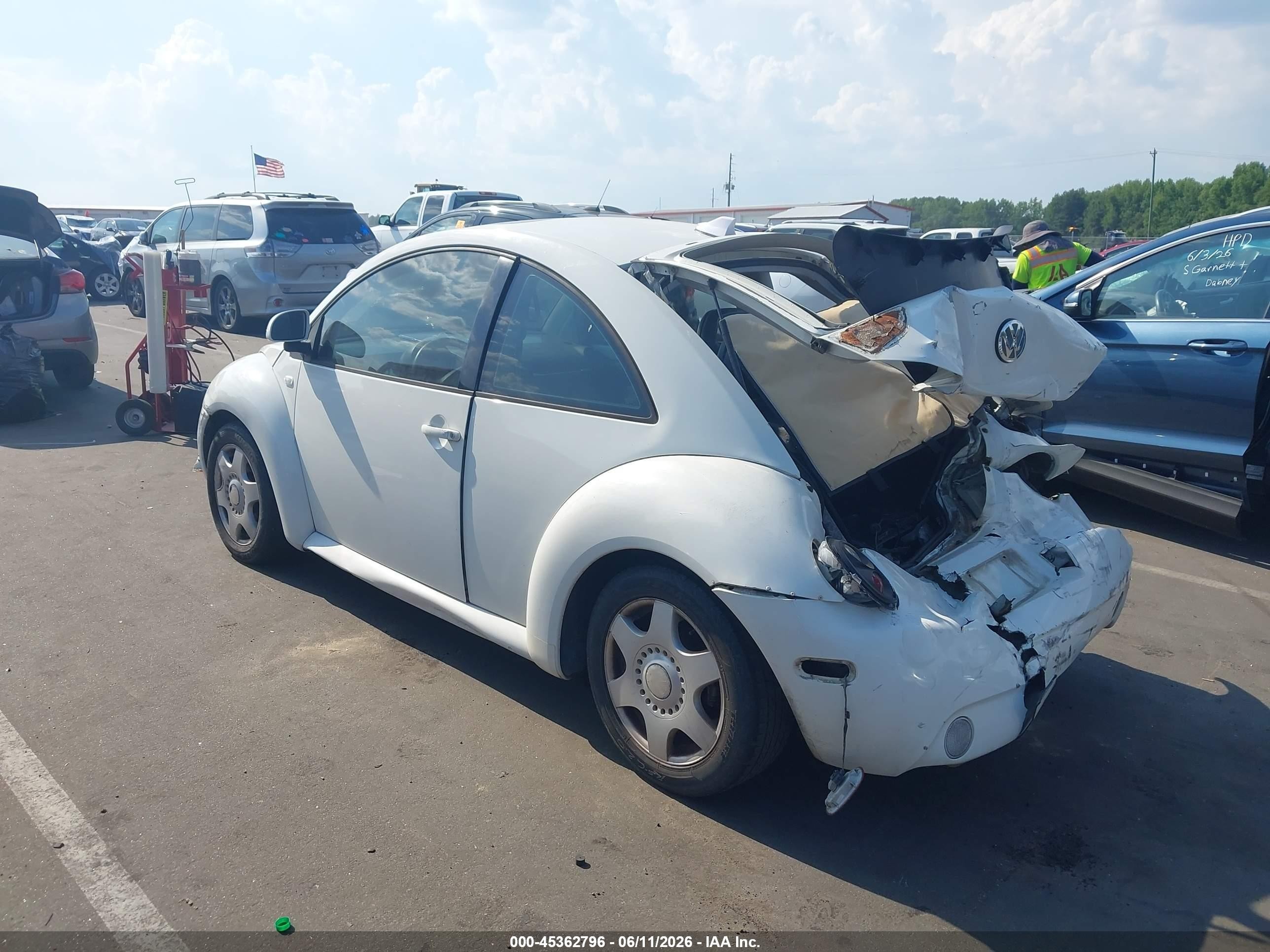 2000 Volkswagen New Beetle Gls White vin: 3VWCC21C1YM404410
