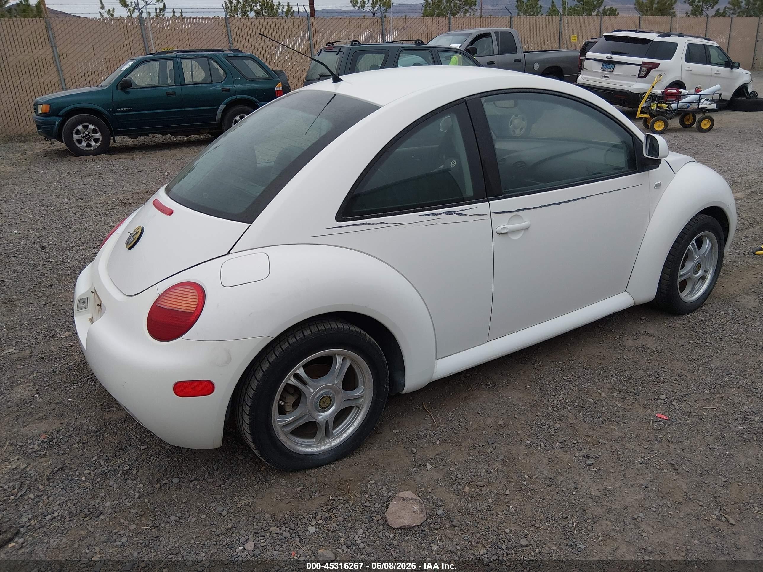 2000 Volkswagen New Beetle Gls White vin: 3VWCC21C3YM454760