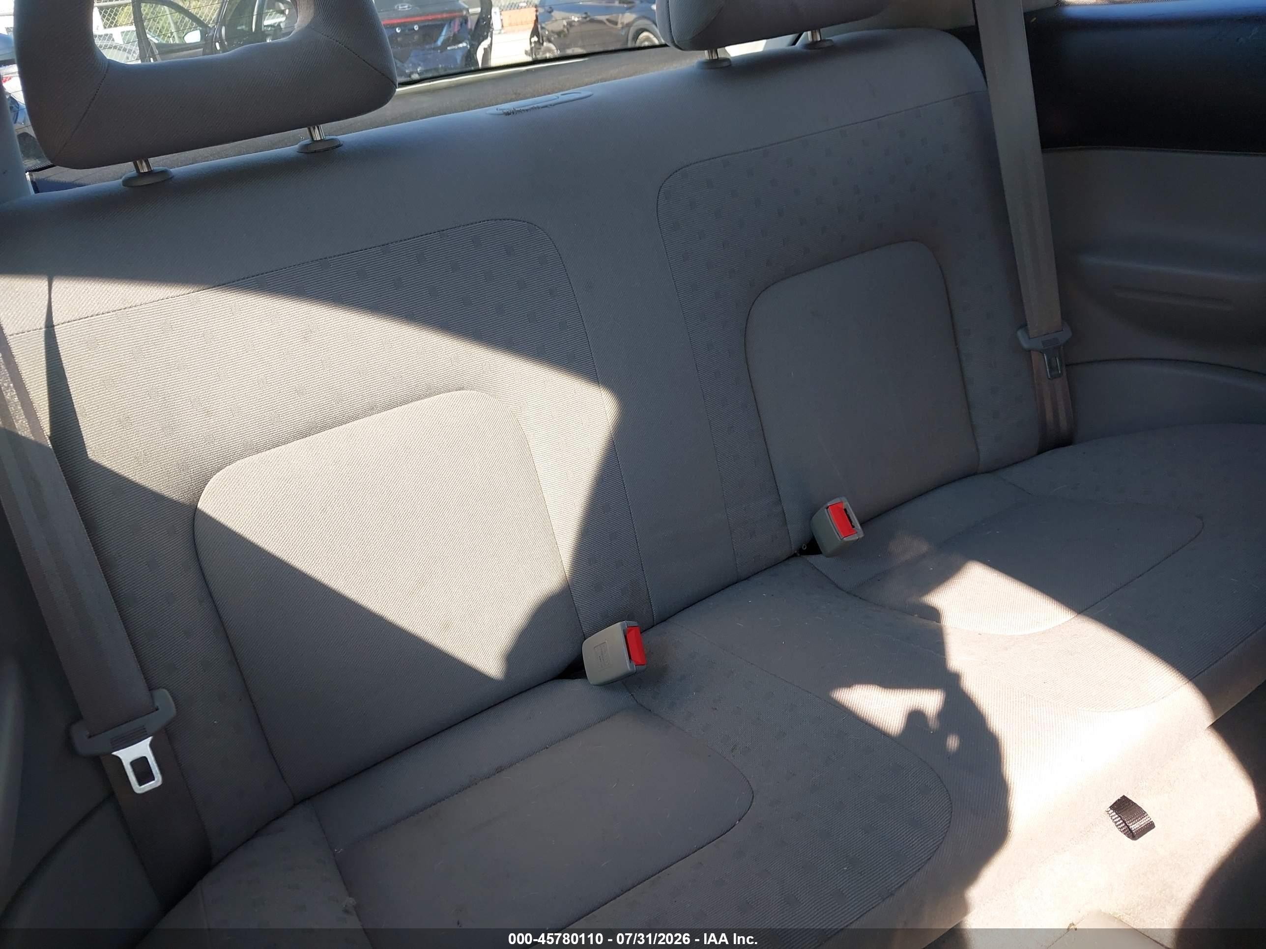 1999 Volkswagen New Beetle Gls White vin: 3VWCC21C4XM407851