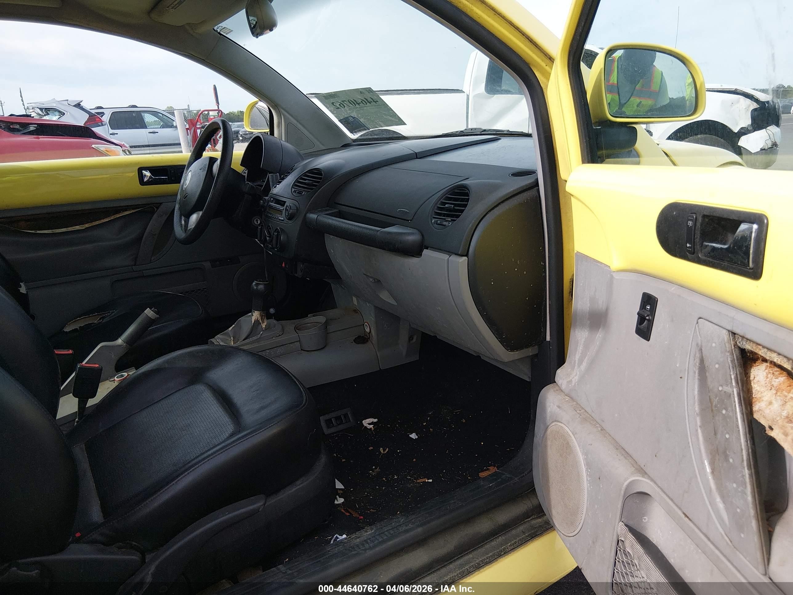 1999 Volkswagen New Beetle Gls Yellow vin: 3VWCC21C5XM455200
