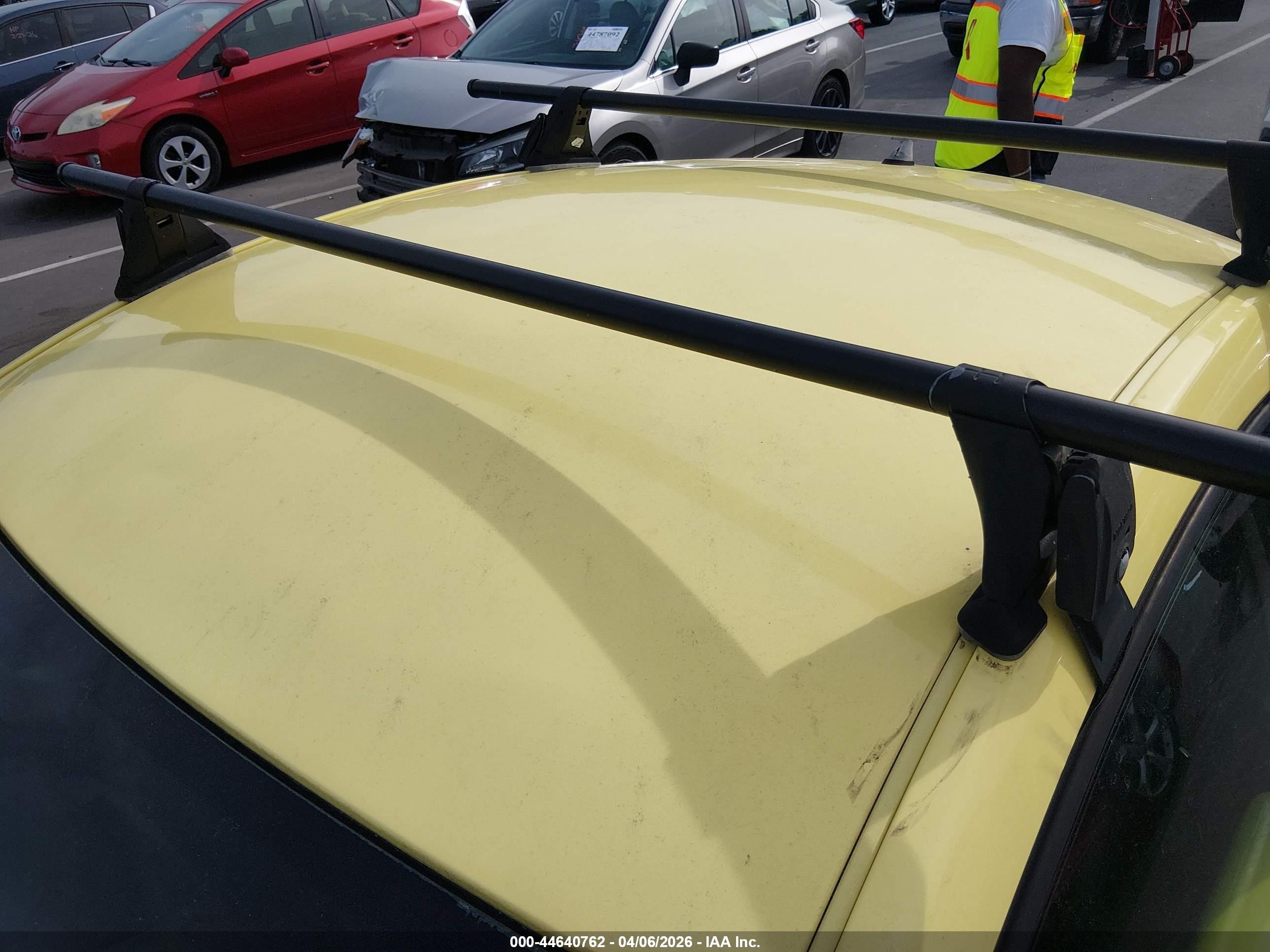 1999 Volkswagen New Beetle Gls Yellow vin: 3VWCC21C5XM455200