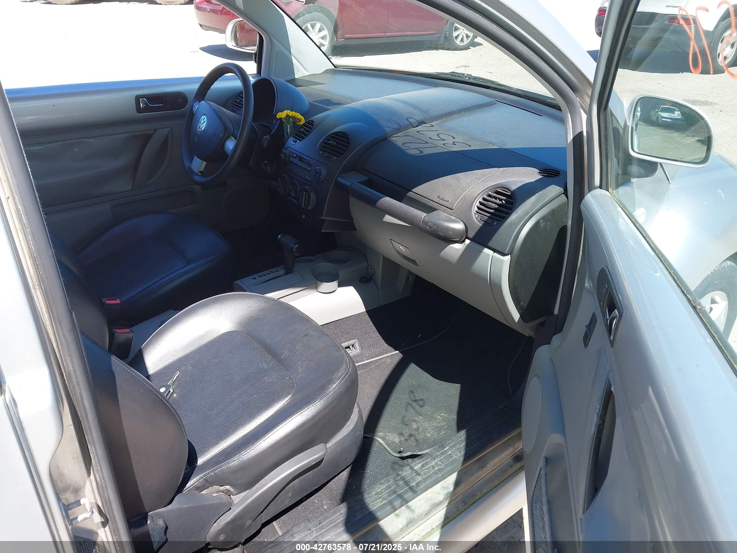 1999 Volkswagen New Beetle Gls Silver vin: 3VWCC21C5XM460753