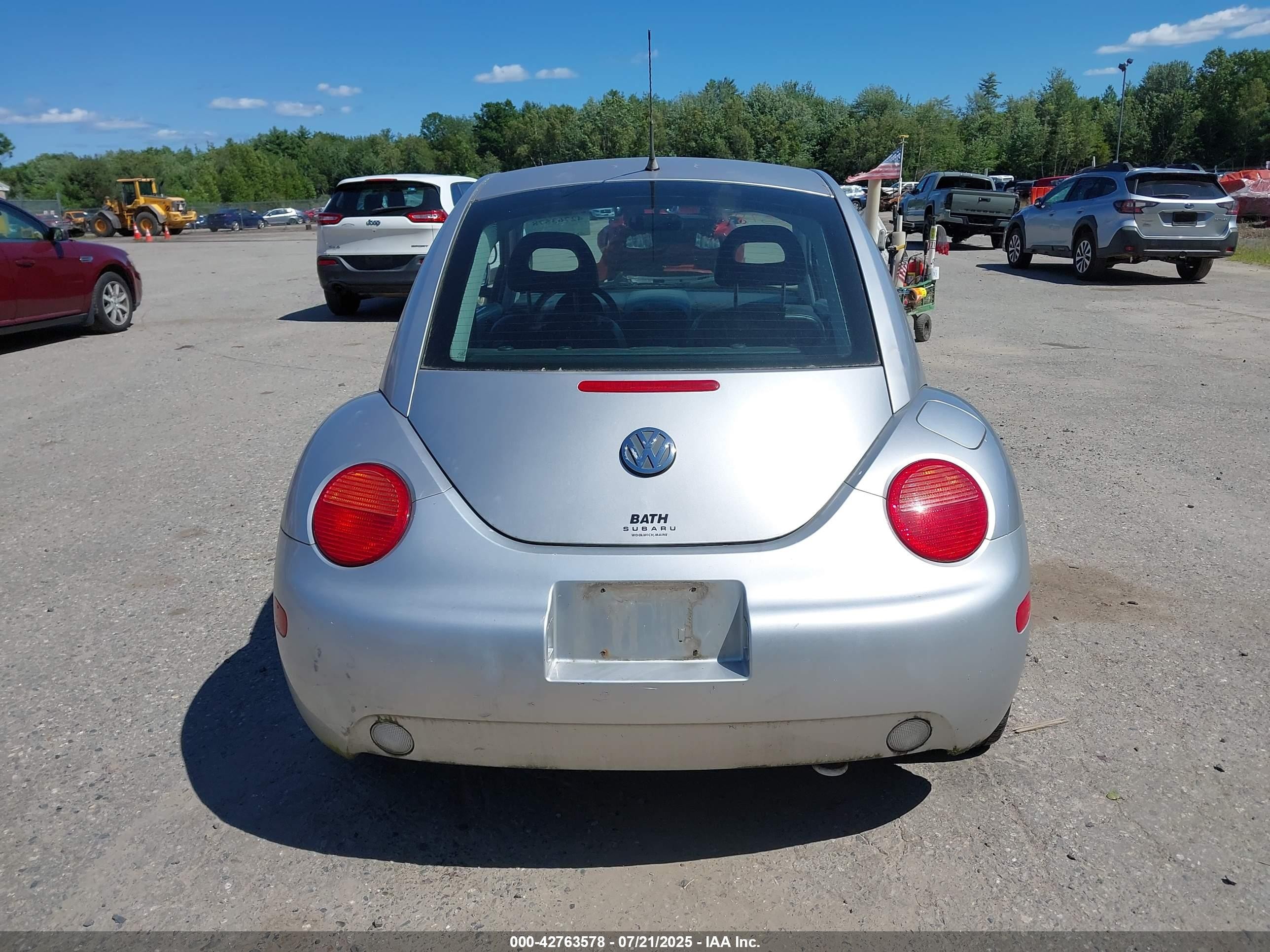 1999 Volkswagen New Beetle Gls Silver vin: 3VWCC21C5XM460753