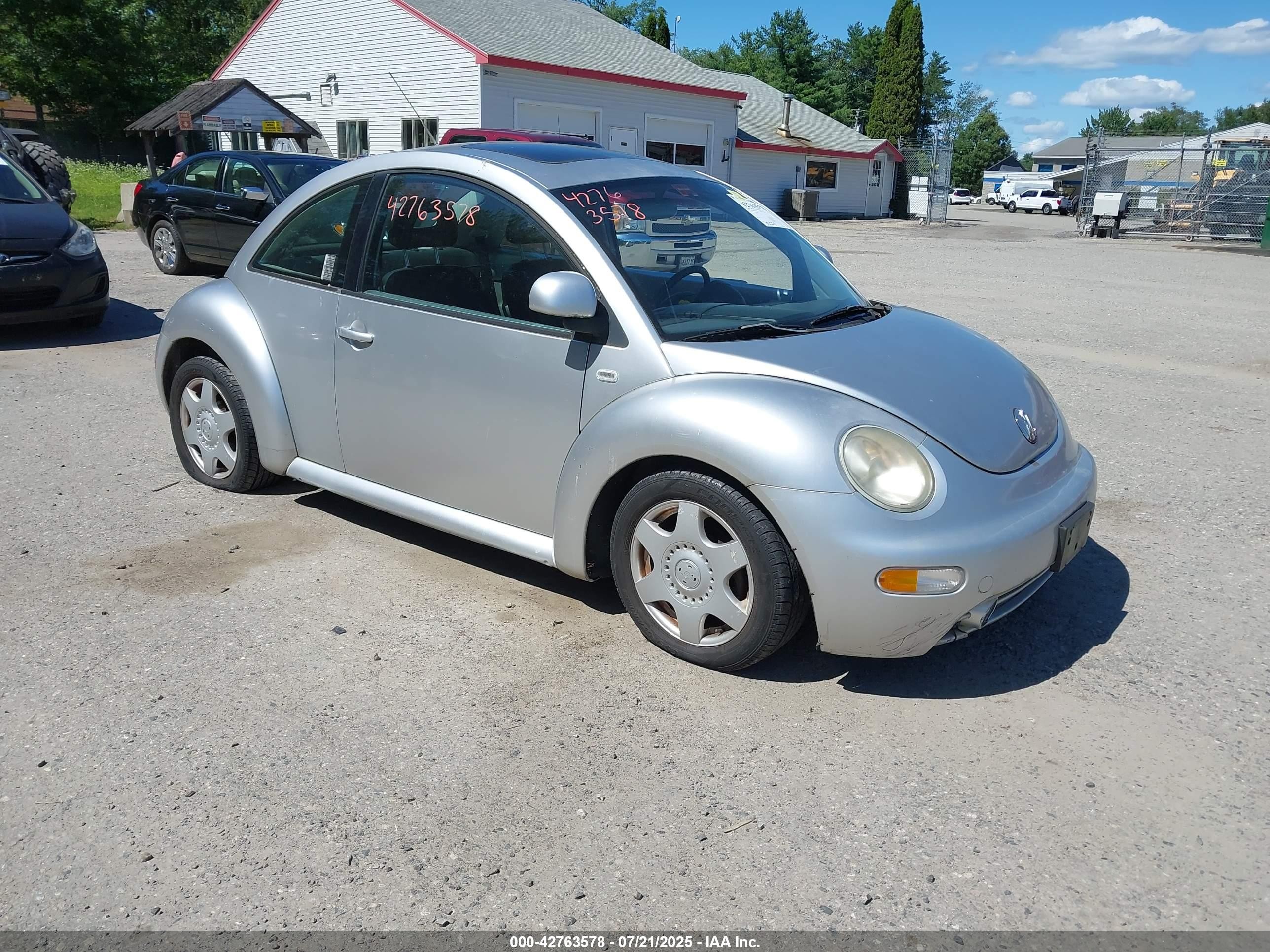 1999 Volkswagen New Beetle Gls Silver vin: 3VWCC21C5XM460753