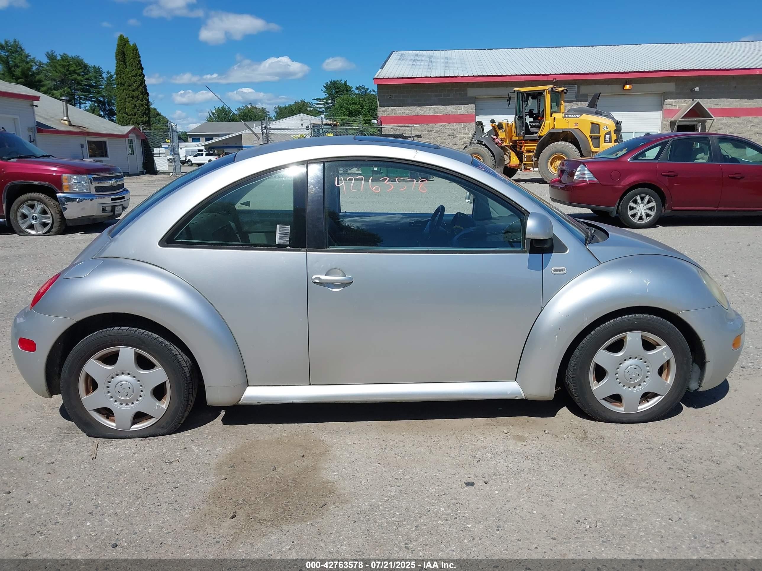 1999 Volkswagen New Beetle Gls Silver vin: 3VWCC21C5XM460753