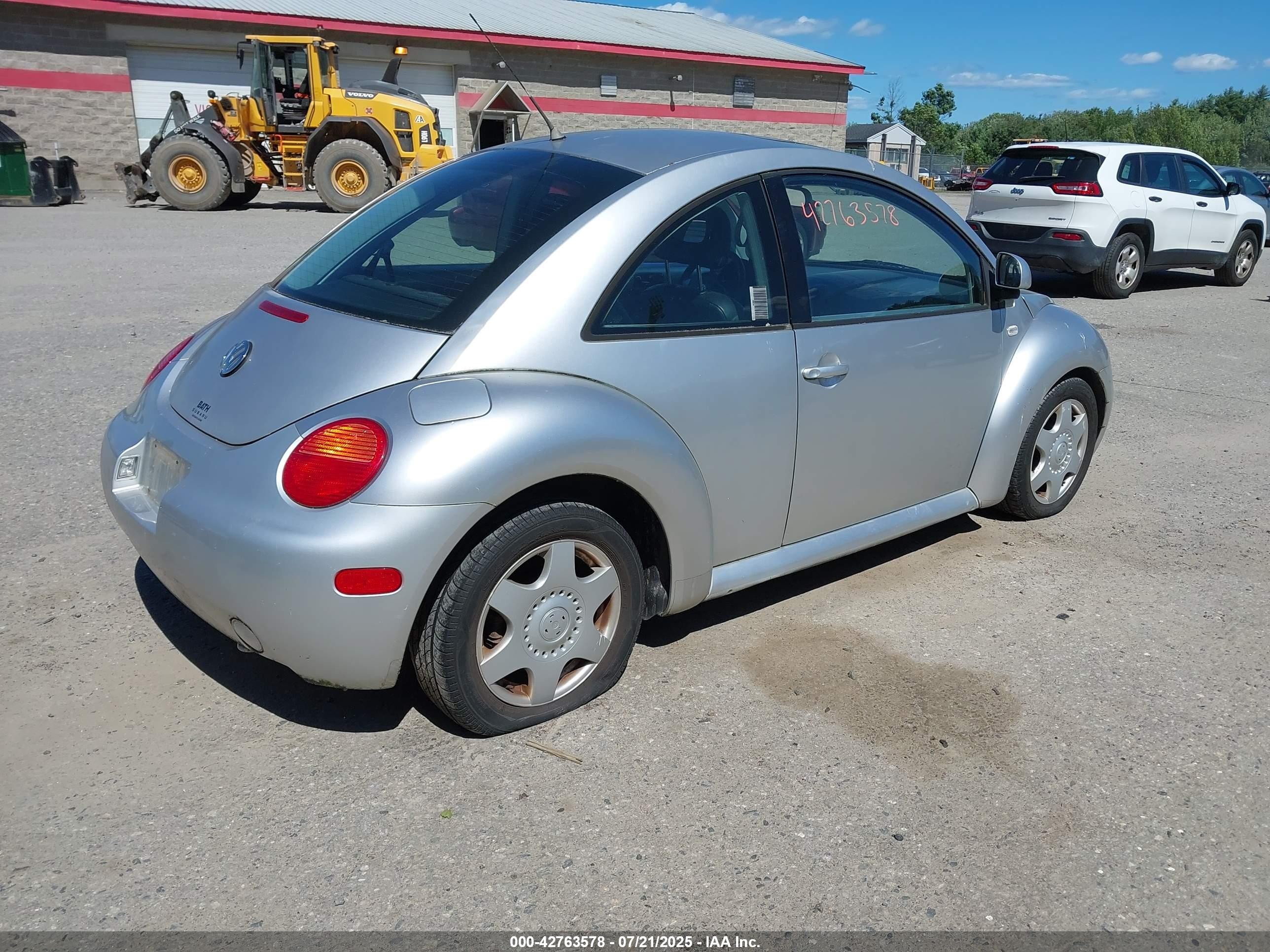 1999 Volkswagen New Beetle Gls Silver vin: 3VWCC21C5XM460753