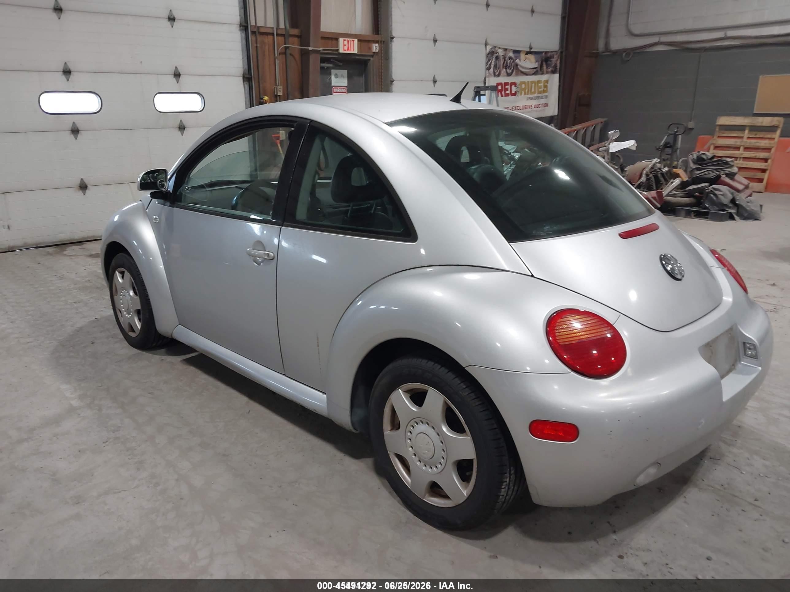 2000 Volkswagen New Beetle Gls Silver vin: 3VWCC21C6YM497750