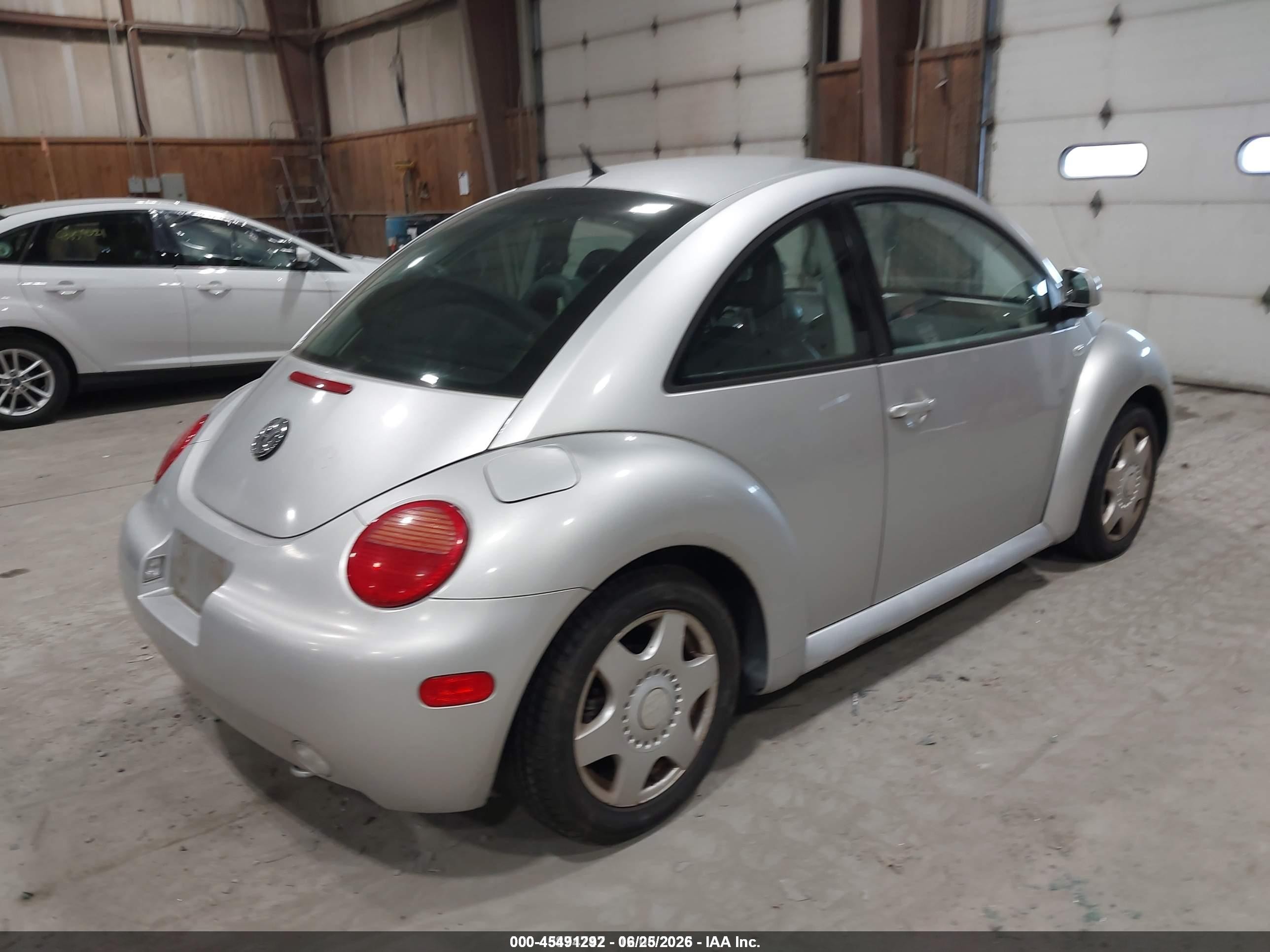2000 Volkswagen New Beetle Gls Silver vin: 3VWCC21C6YM497750