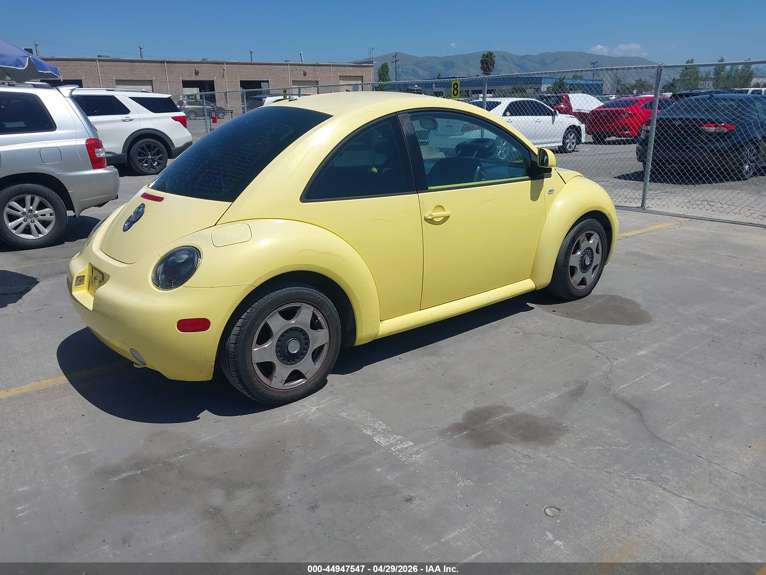 1999 Volkswagen New Beetle Gls Yellow vin: 3VWCC21C7XM447860
