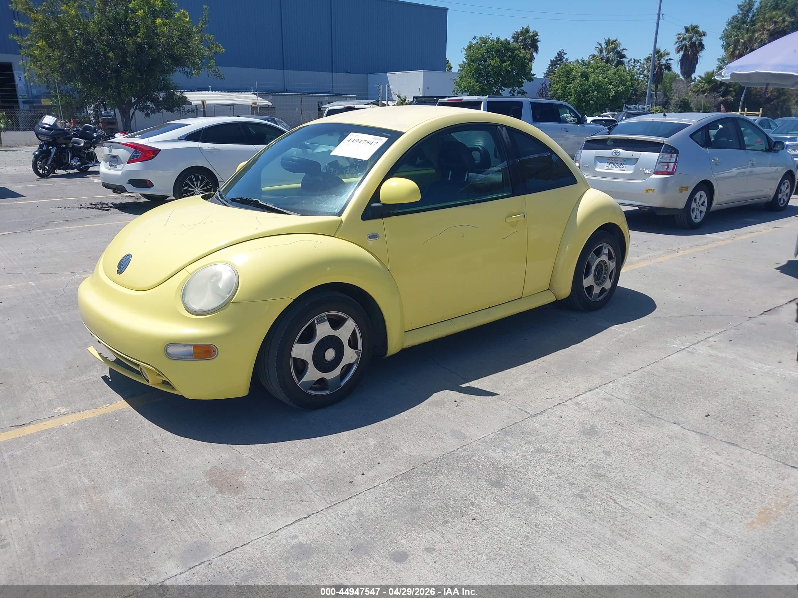 1999 Volkswagen New Beetle Gls Yellow vin: 3VWCC21C7XM447860