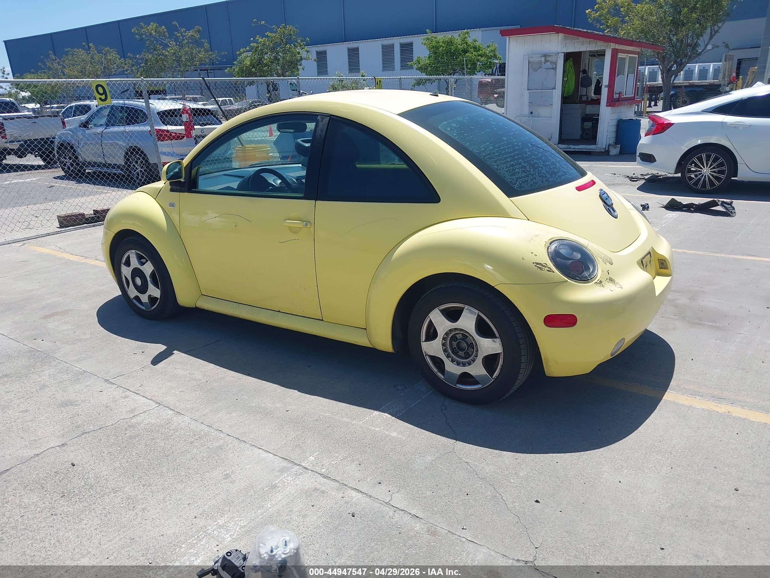 1999 Volkswagen New Beetle Gls Yellow vin: 3VWCC21C7XM447860