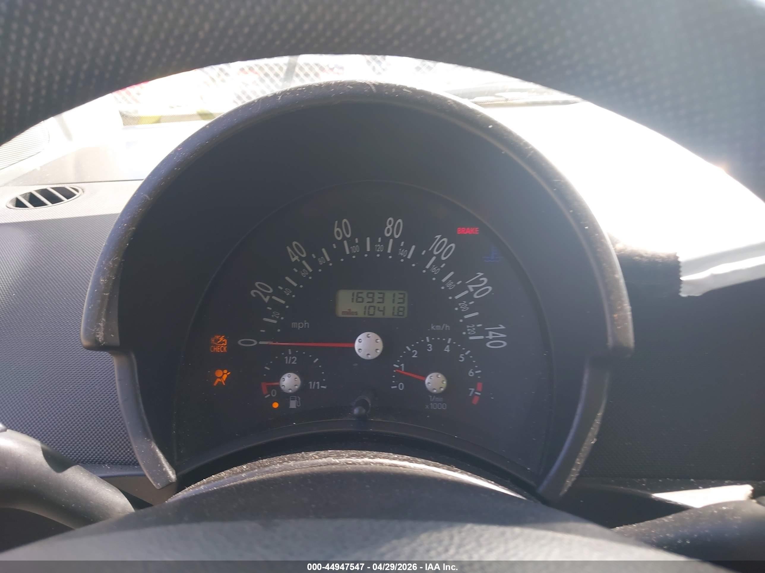 1999 Volkswagen New Beetle Gls Yellow vin: 3VWCC21C7XM447860