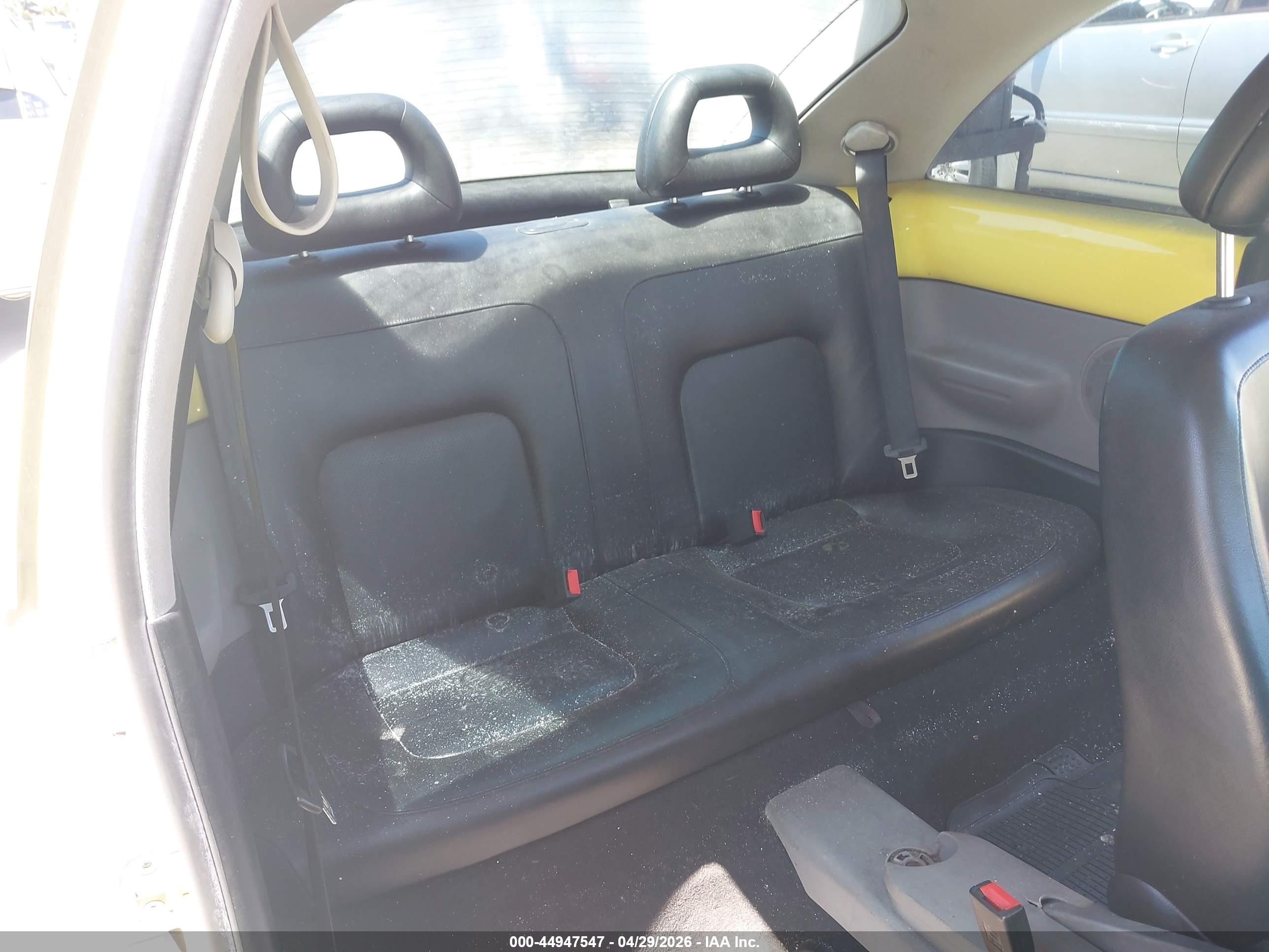 1999 Volkswagen New Beetle Gls Yellow vin: 3VWCC21C7XM447860