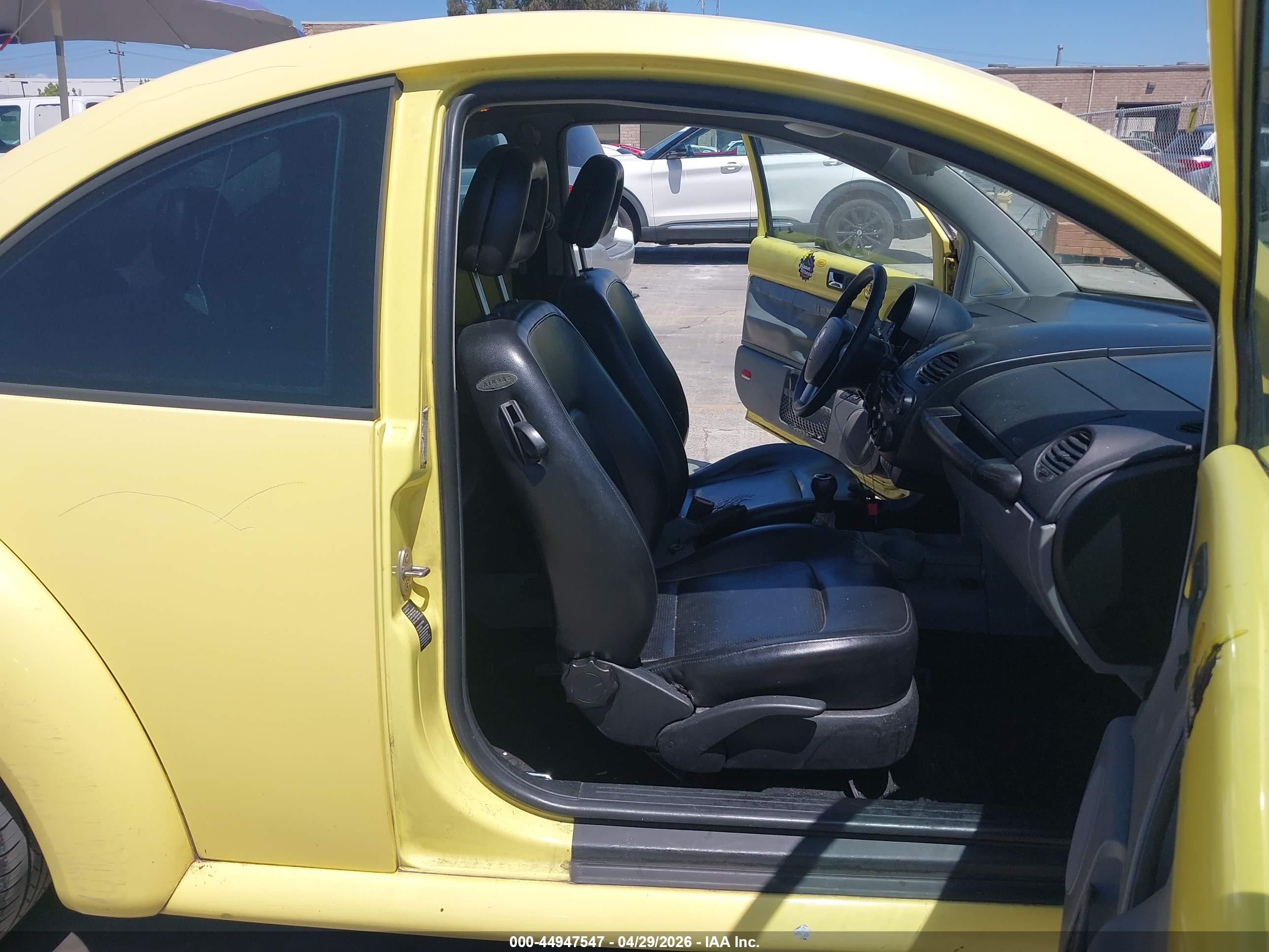 1999 Volkswagen New Beetle Gls Yellow vin: 3VWCC21C7XM447860