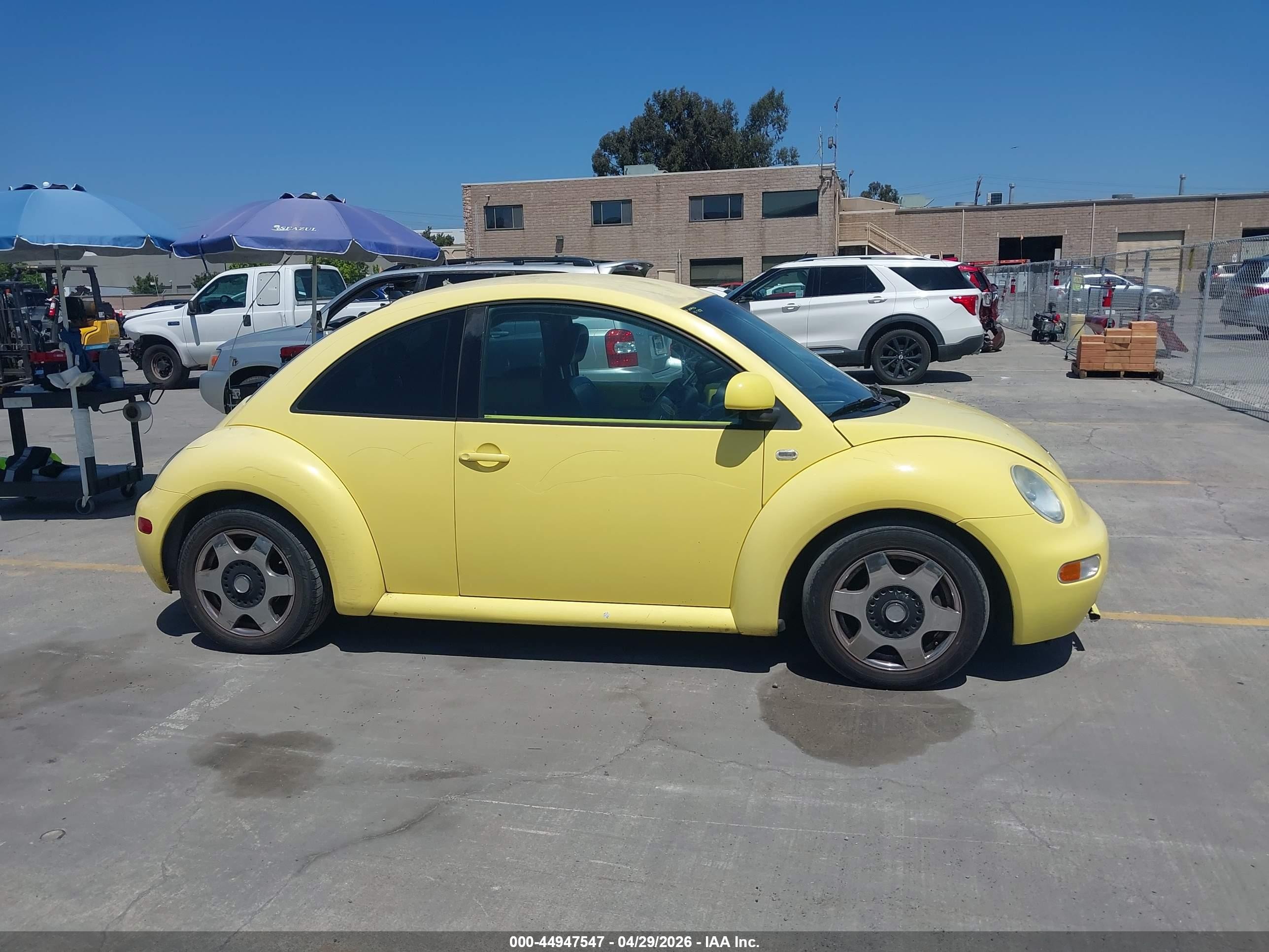 1999 Volkswagen New Beetle Gls Yellow vin: 3VWCC21C7XM447860