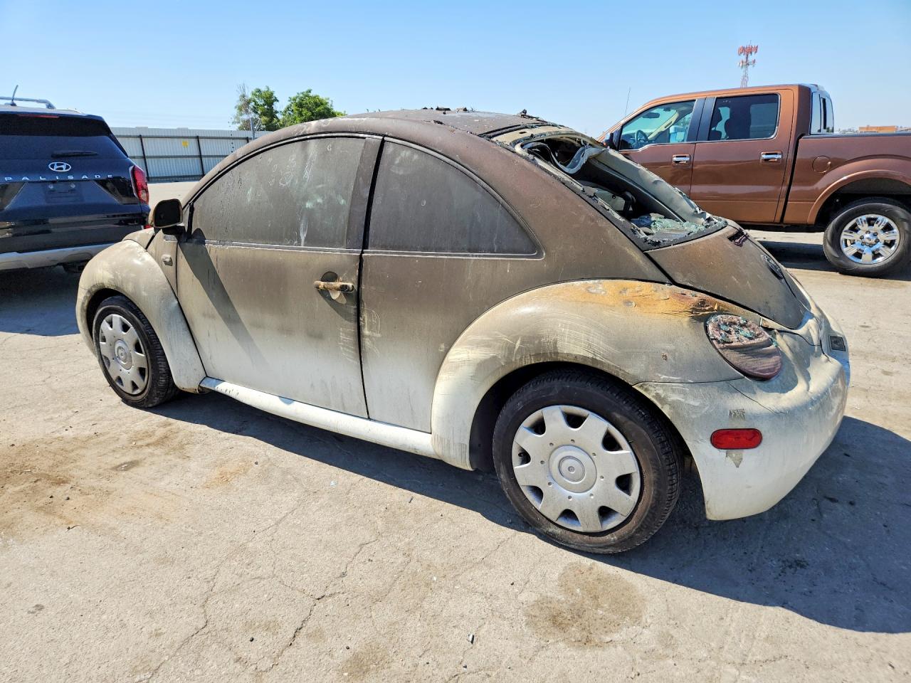 1999 Volkswagen New Beetle White vin: 3VWCC21C8XM405553
