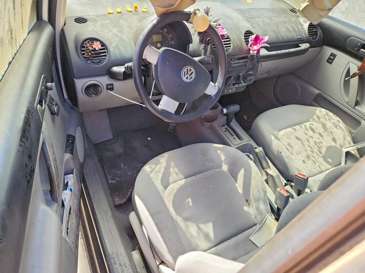 1999 Volkswagen New Beetle White vin: 3VWCC21C8XM405553