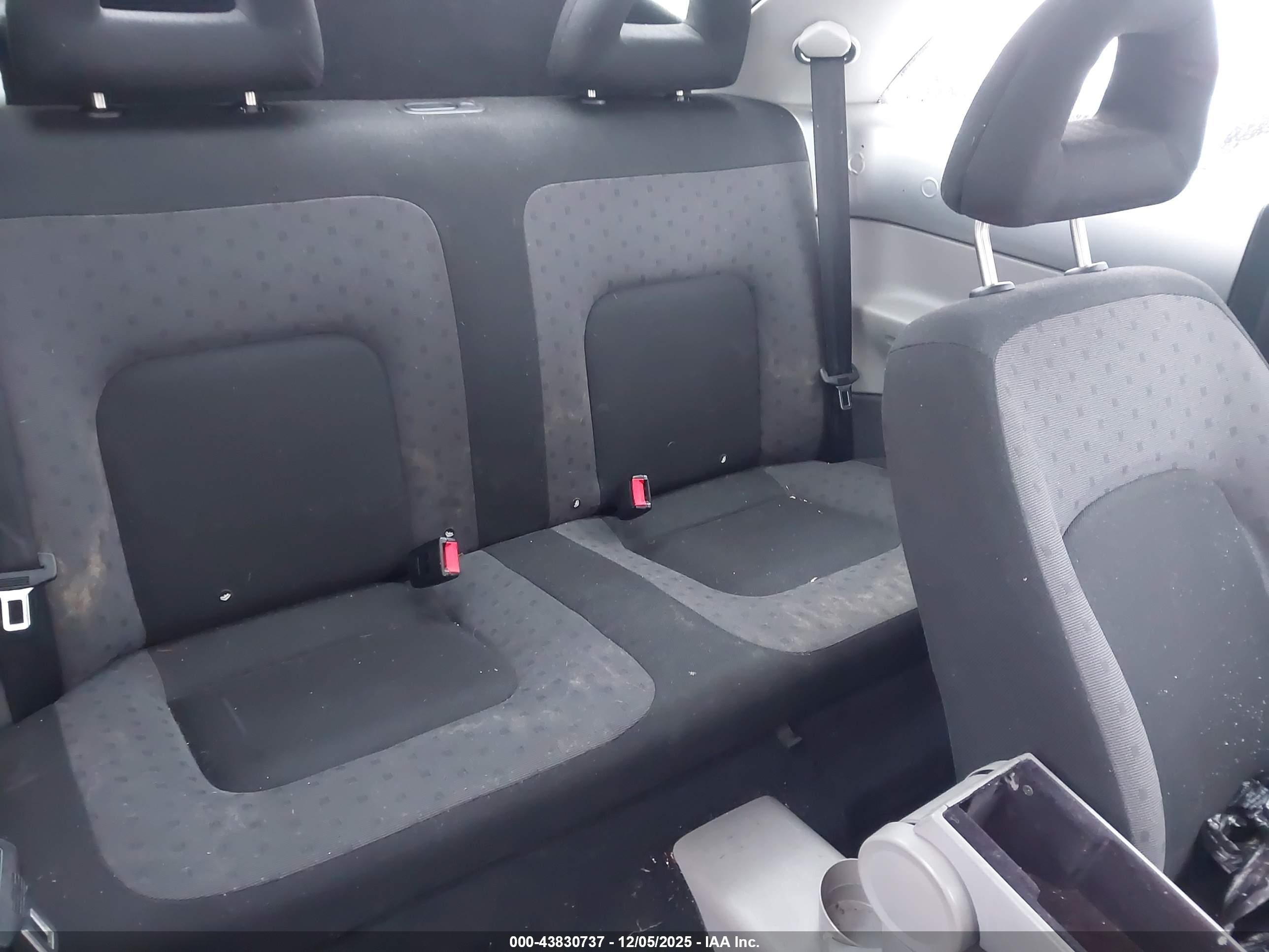 2000 Volkswagen New Beetle Gls Silver vin: 3VWCC21COYM497775