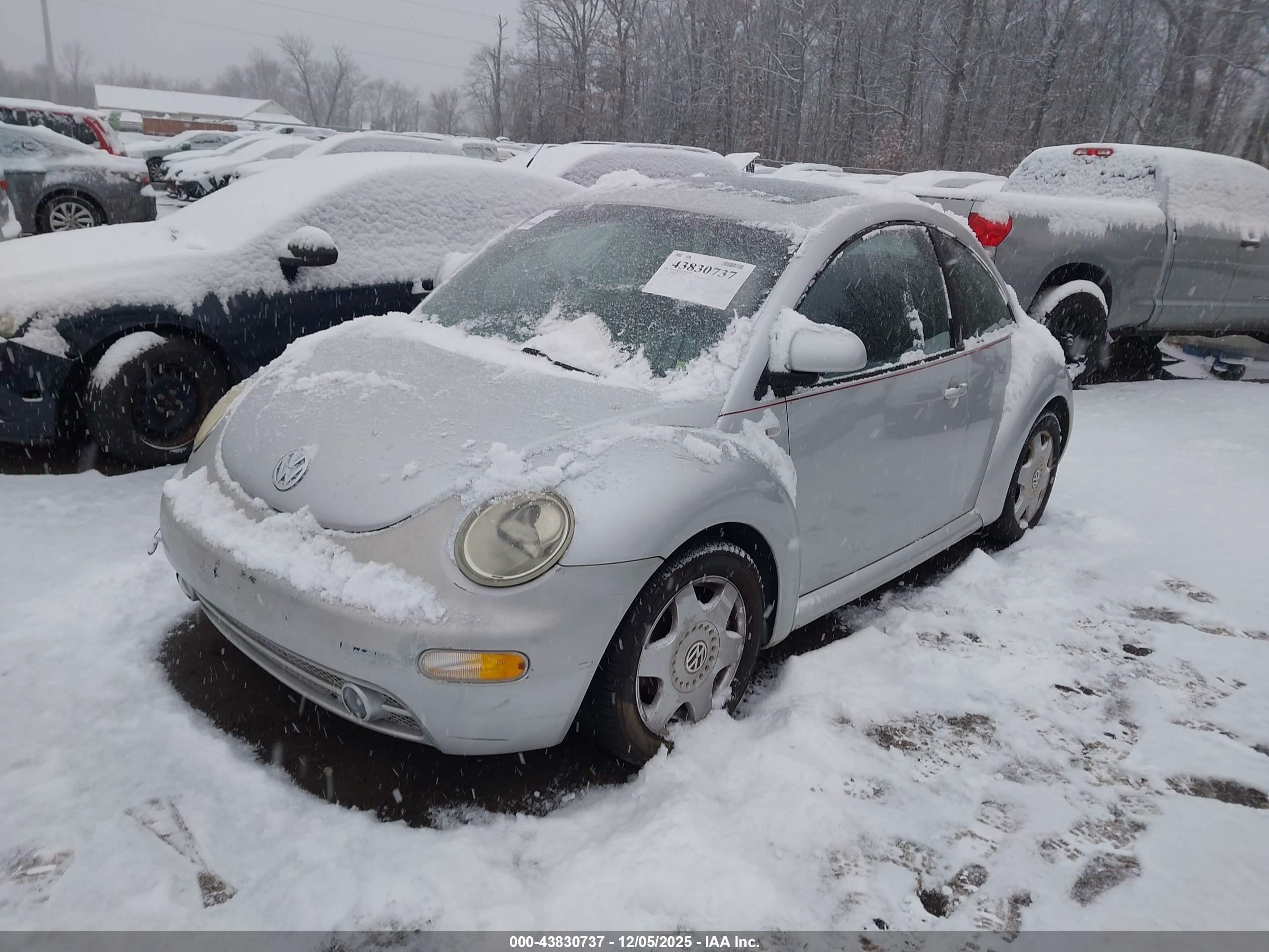 2000 Volkswagen New Beetle Gls Silver vin: 3VWCC21COYM497775