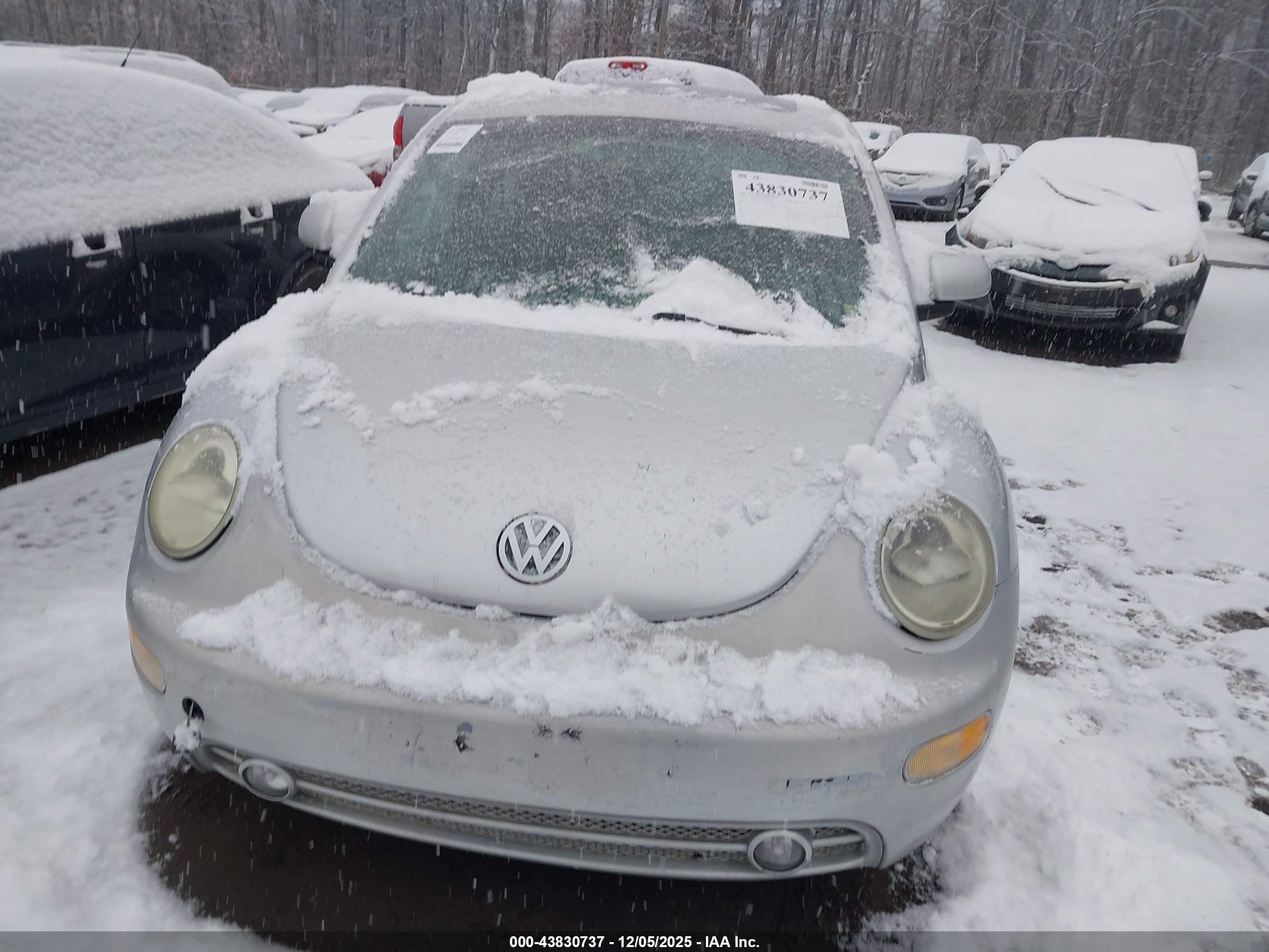2000 Volkswagen New Beetle Gls Silver vin: 3VWCC21COYM497775