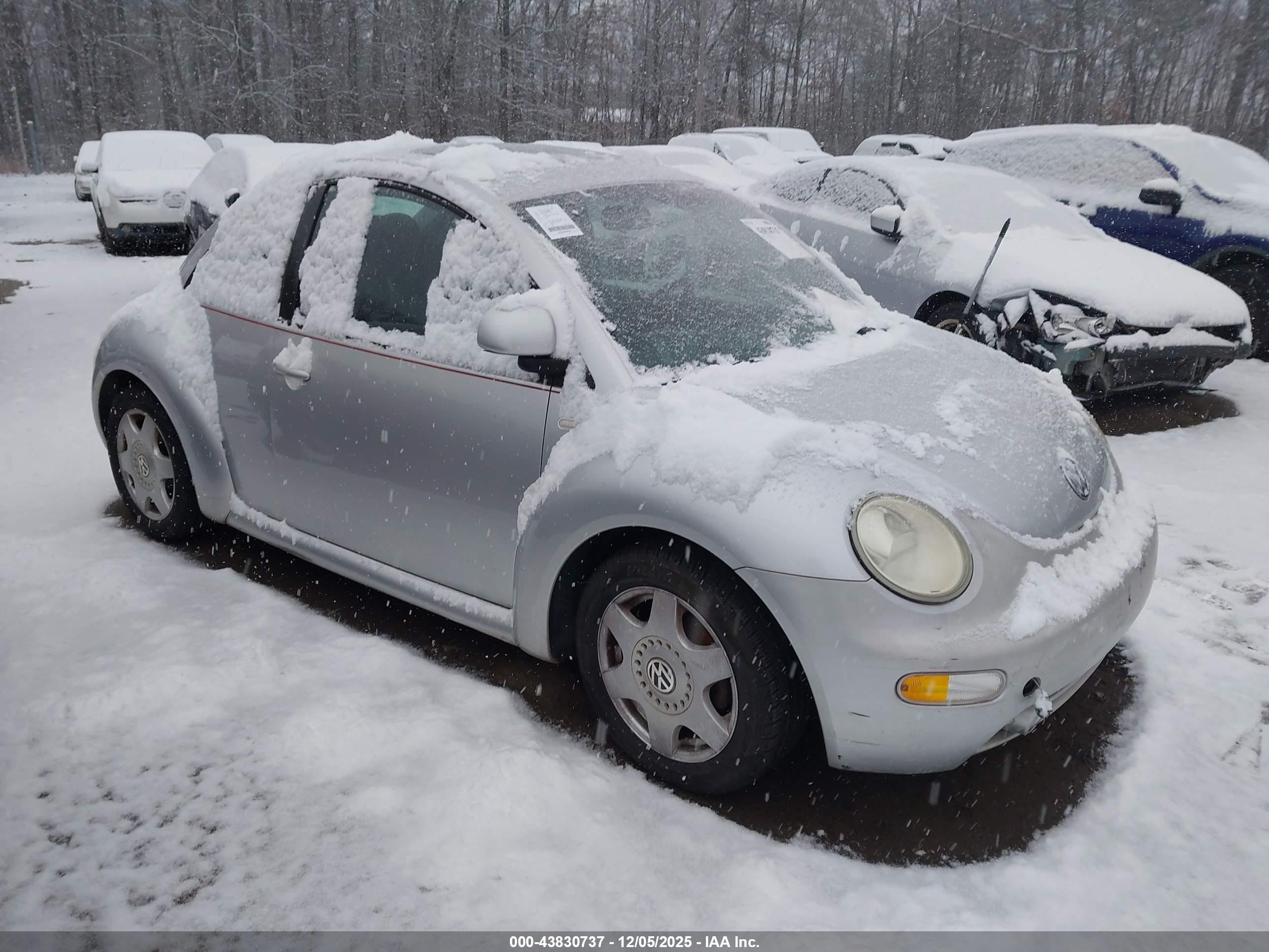 2000 Volkswagen New Beetle Gls Silver vin: 3VWCC21COYM497775