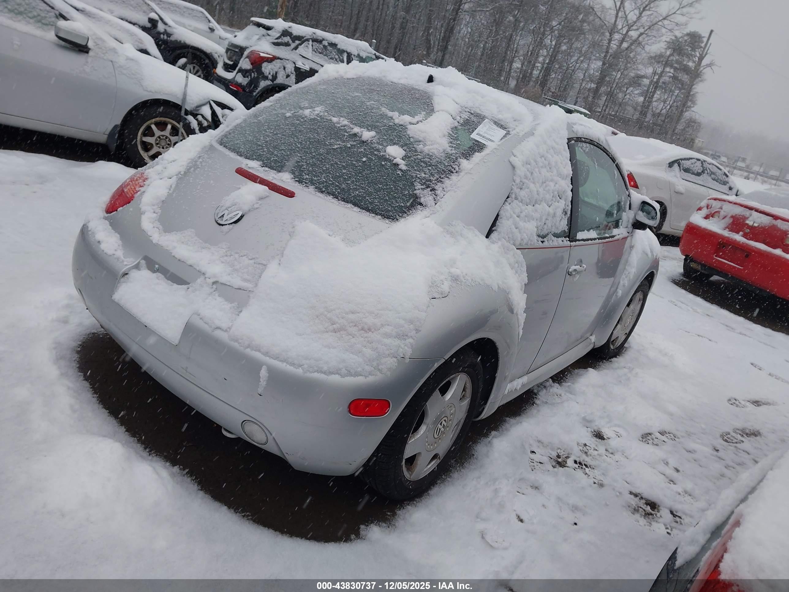 2000 Volkswagen New Beetle Gls Silver vin: 3VWCC21COYM497775