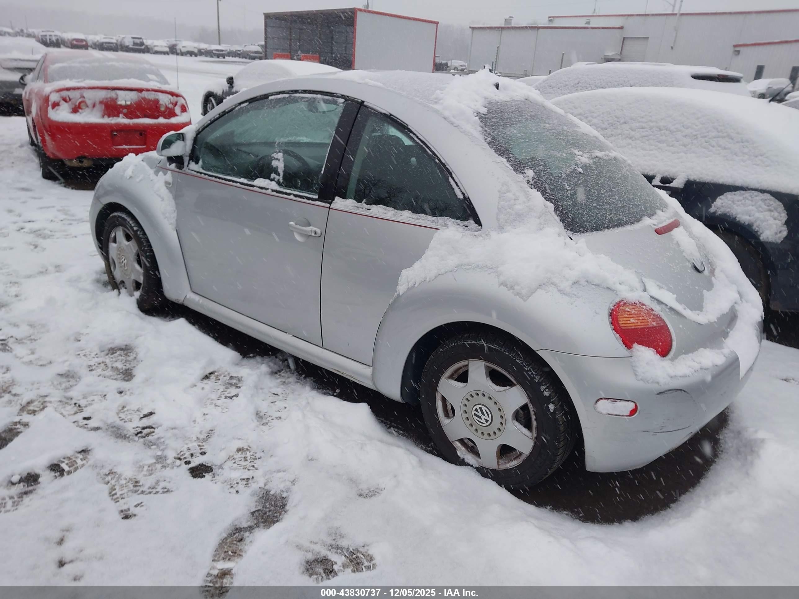 2000 Volkswagen New Beetle Gls Silver vin: 3VWCC21COYM497775