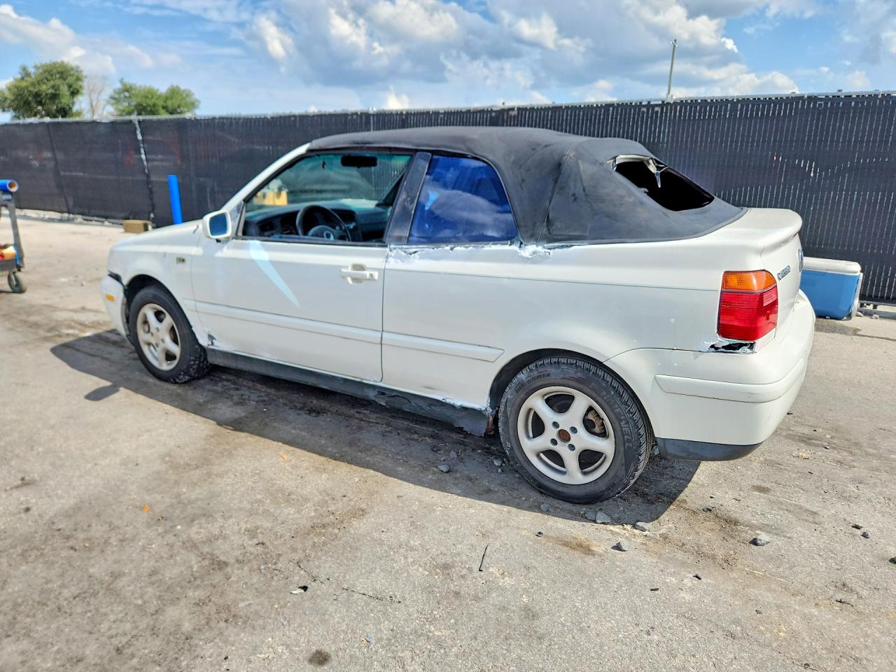 2002 Volkswagen Cabrio Gls White vin: 3VWCC21V62M805394
