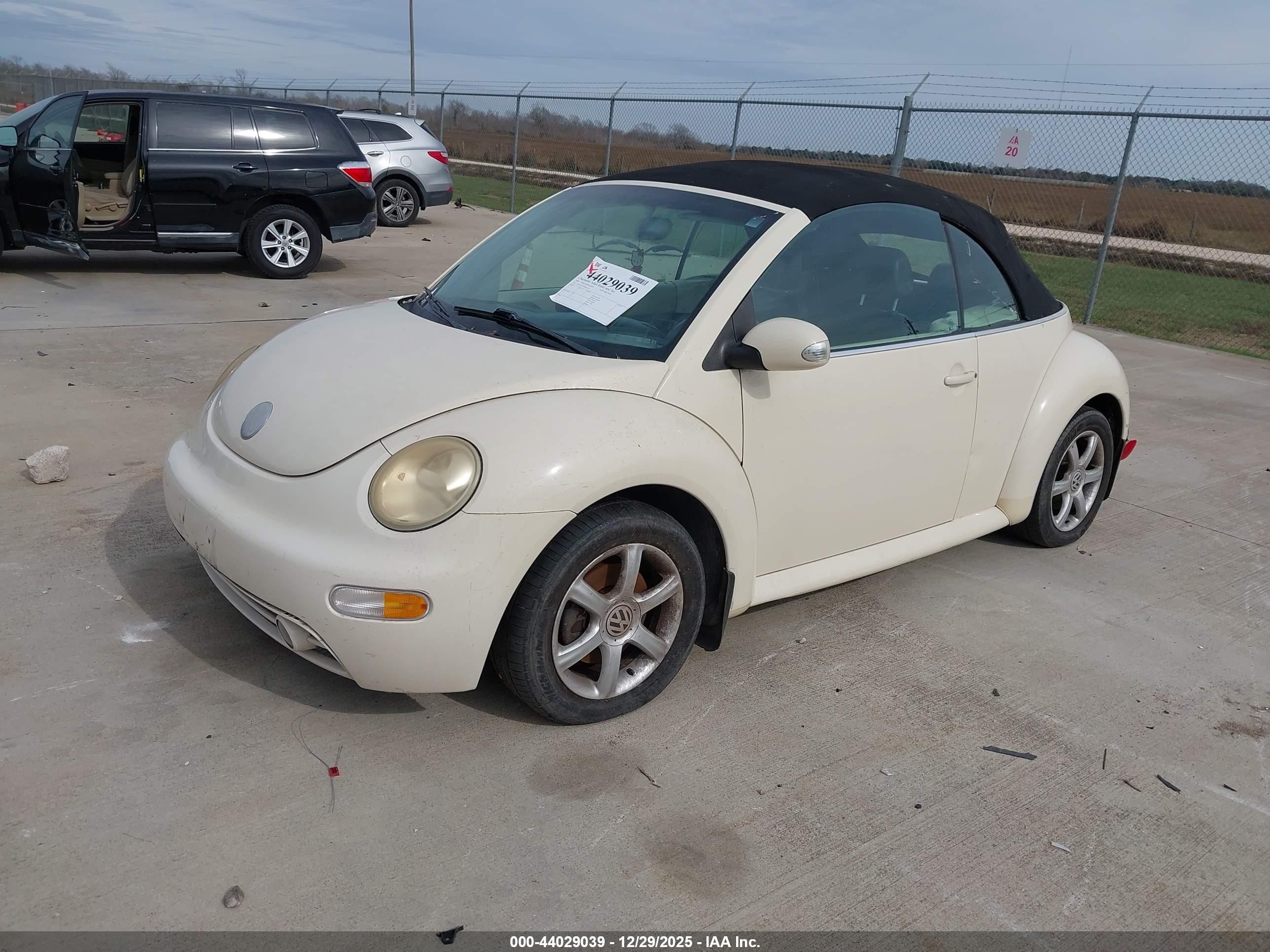 2005 Volkswagen New Beetle Gls 1.8t Yellow vin: 3VWCD31Y25M303144