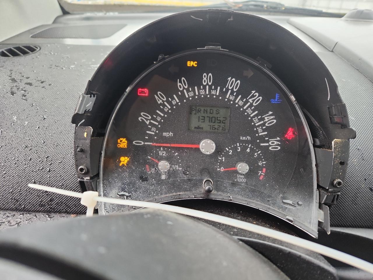 2005 Volkswagen Beetle Серебряный vin: 3VWCD31Y65M301574