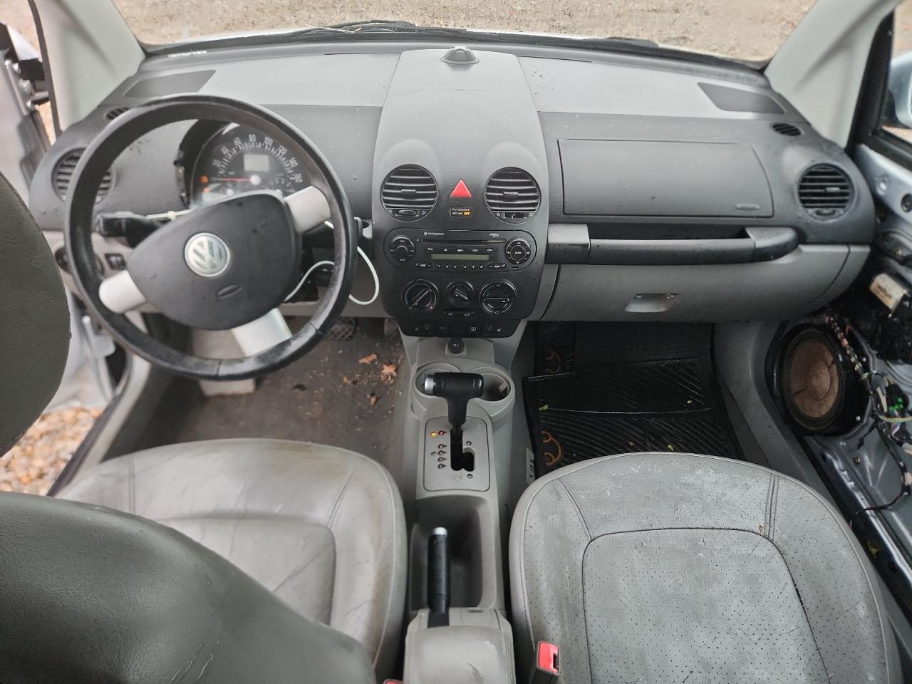 2005 Volkswagen Beetle Серебряный vin: 3VWCD31Y65M301574