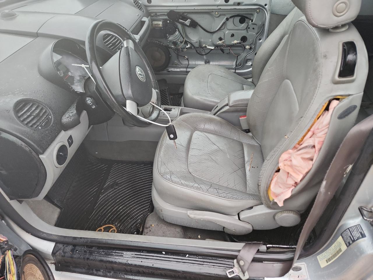 2005 Volkswagen Beetle Серебряный vin: 3VWCD31Y65M301574