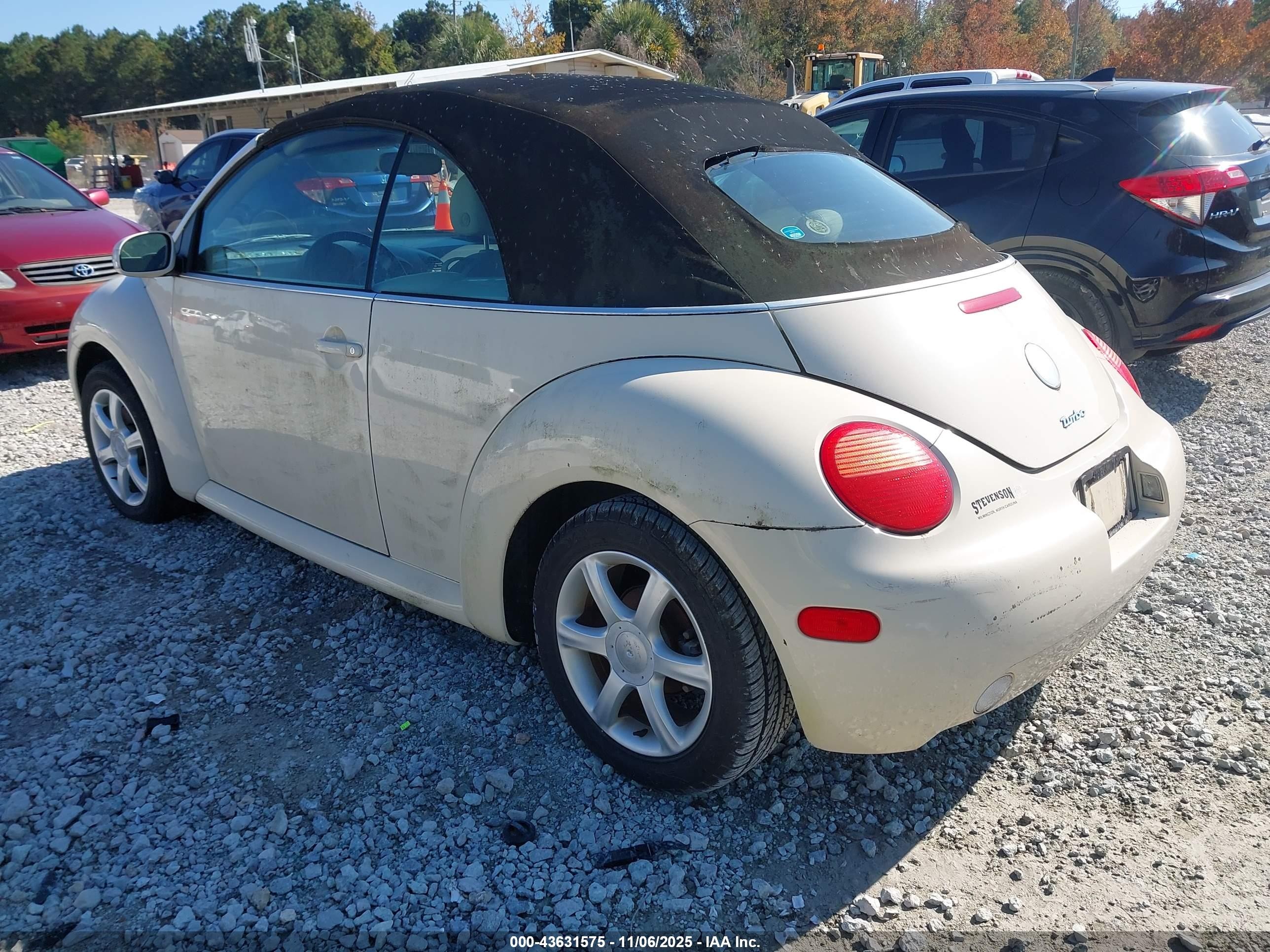2005 Volkswagen New Beetle Gls 1.8t Cream vin: 3VWCD31Y75M307402