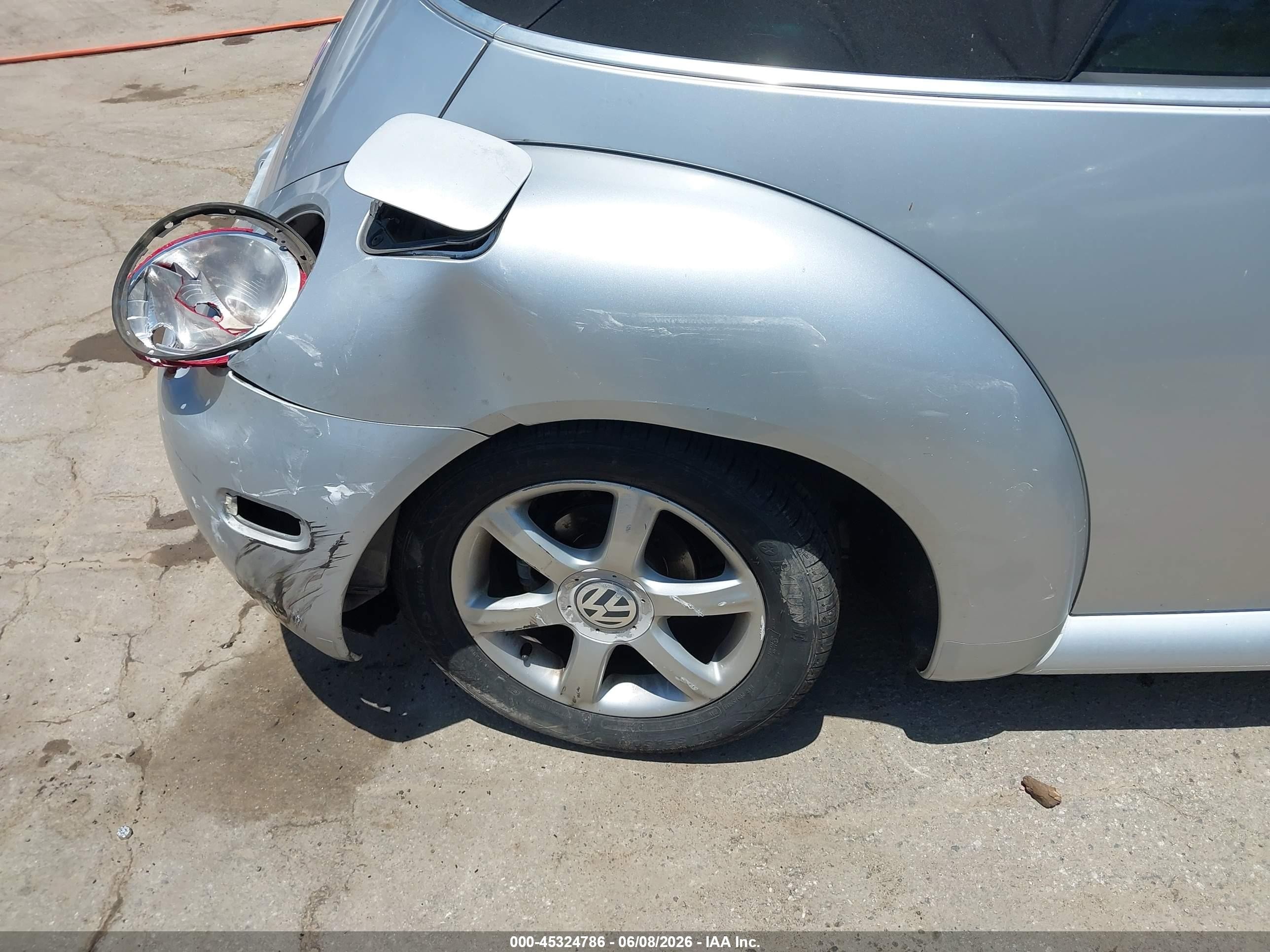 2004 Volkswagen New Beetle Gls 1.8t Silver vin: 3VWCD31Y84M315510