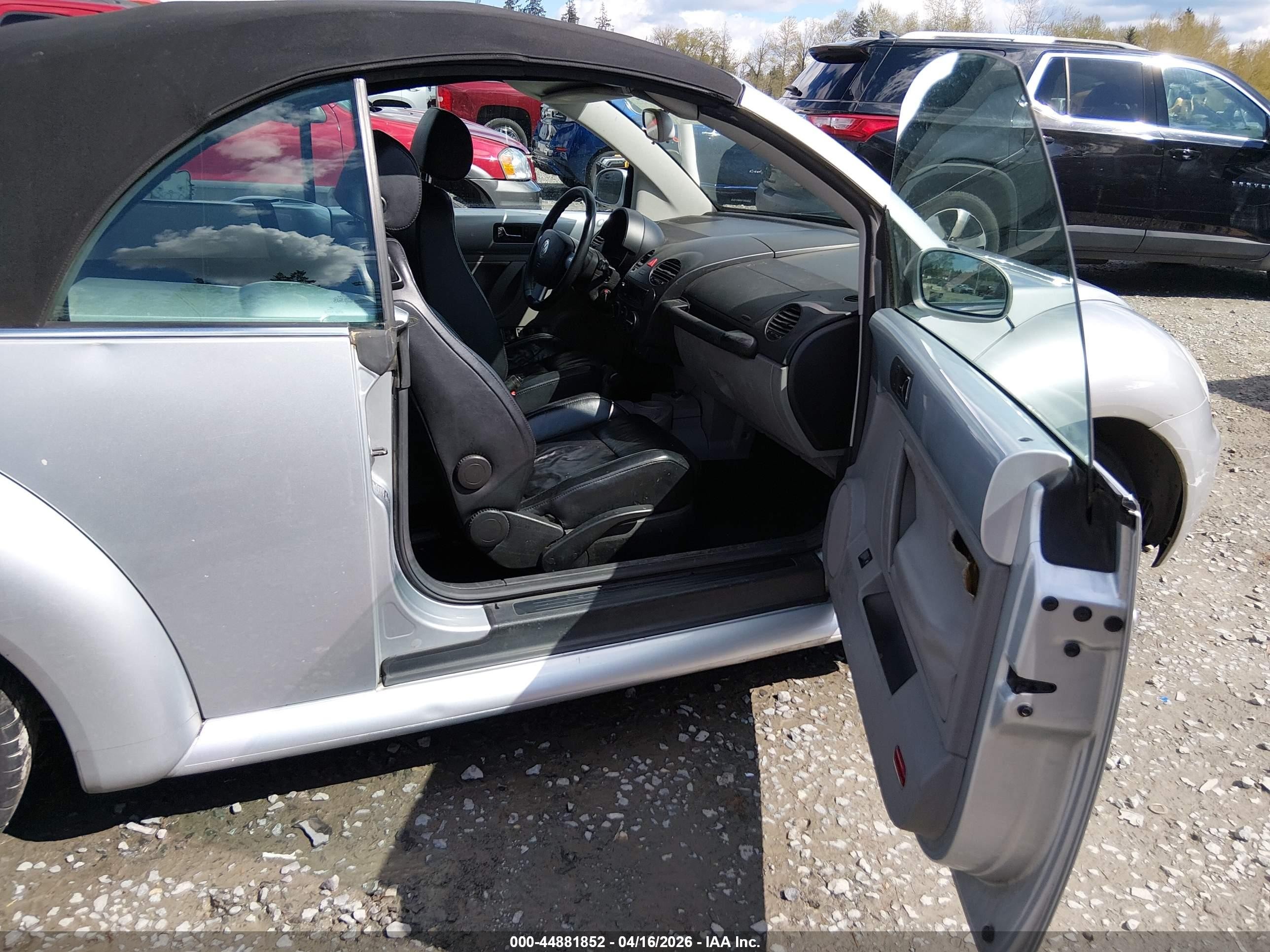 2004 Volkswagen New Beetle Gls 1.8t Silver vin: 3VWCD31Y94M310638