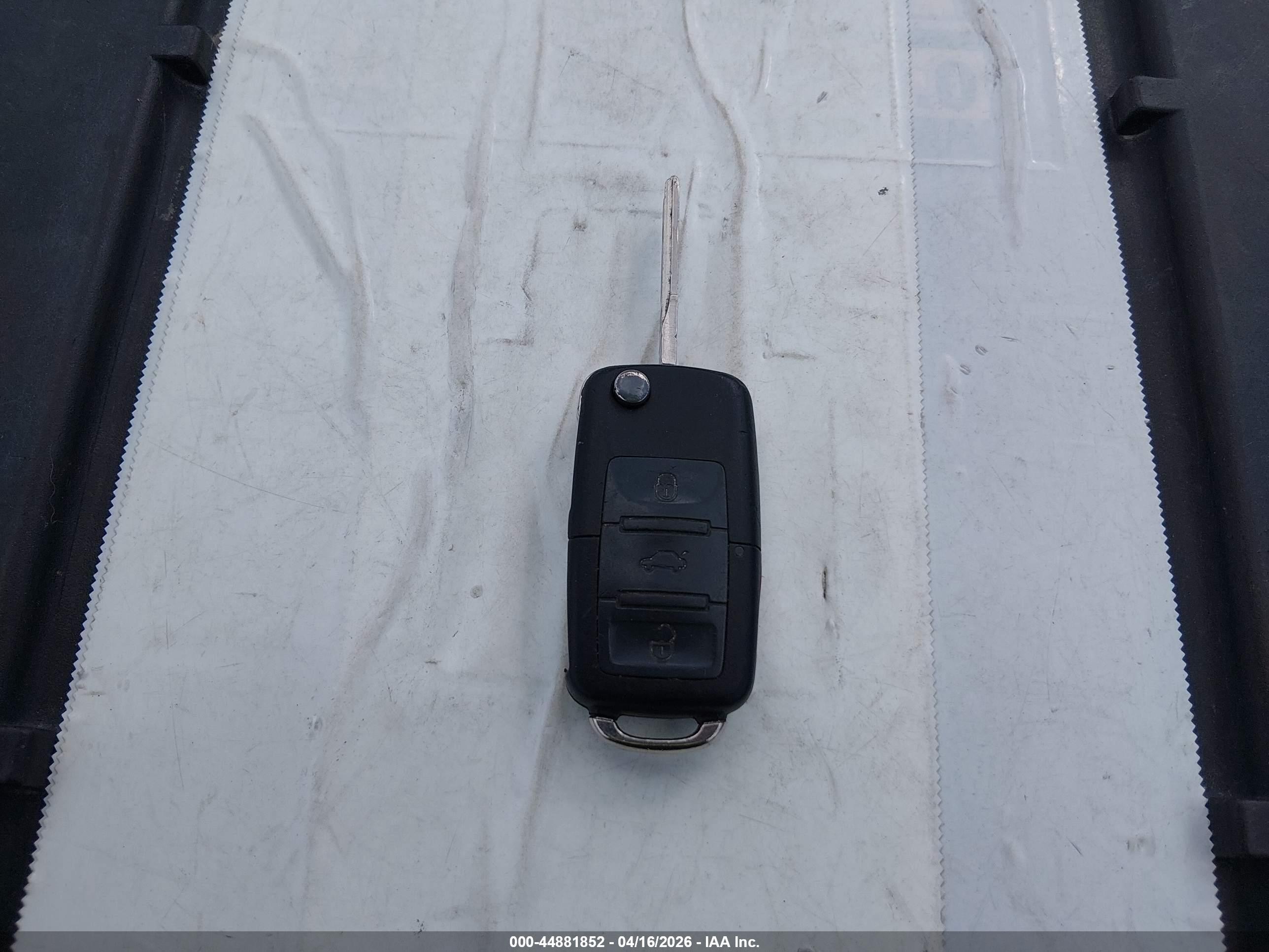 2004 Volkswagen New Beetle Gls 1.8t Silver vin: 3VWCD31Y94M310638